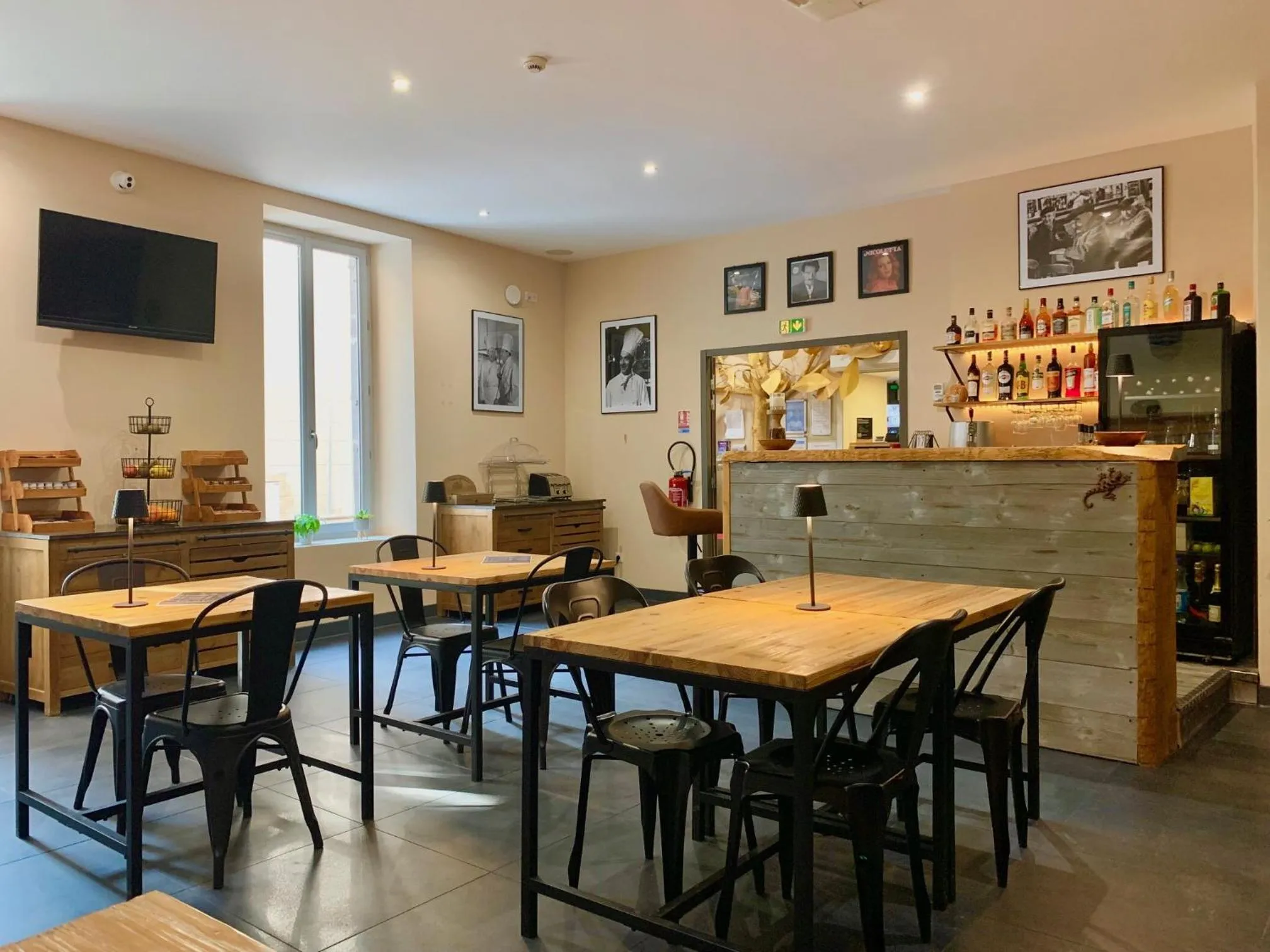 Restaurant/places to eat in Logis Hotel Yseria - Historical Center