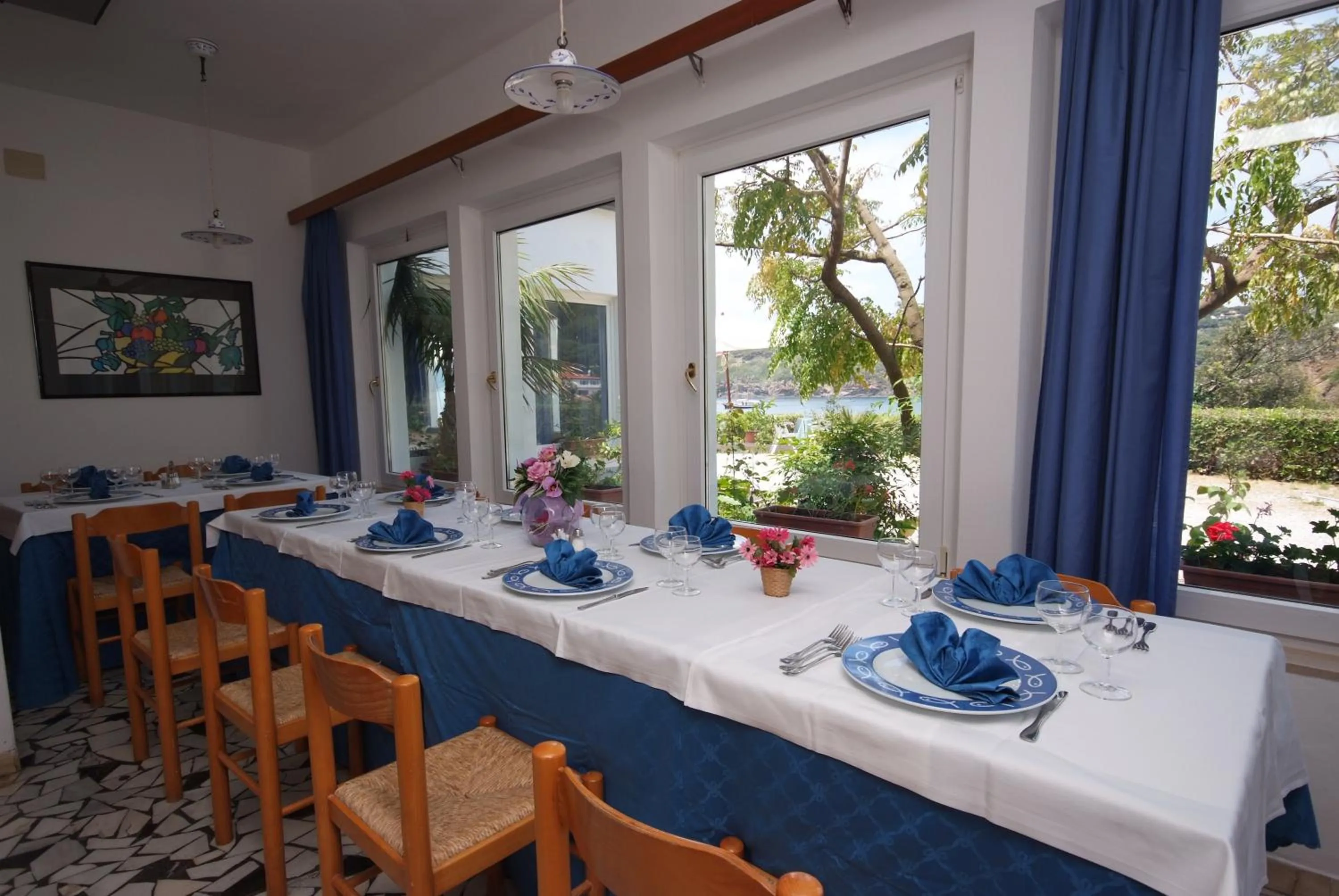 Restaurant/places to eat in Hotel Dino