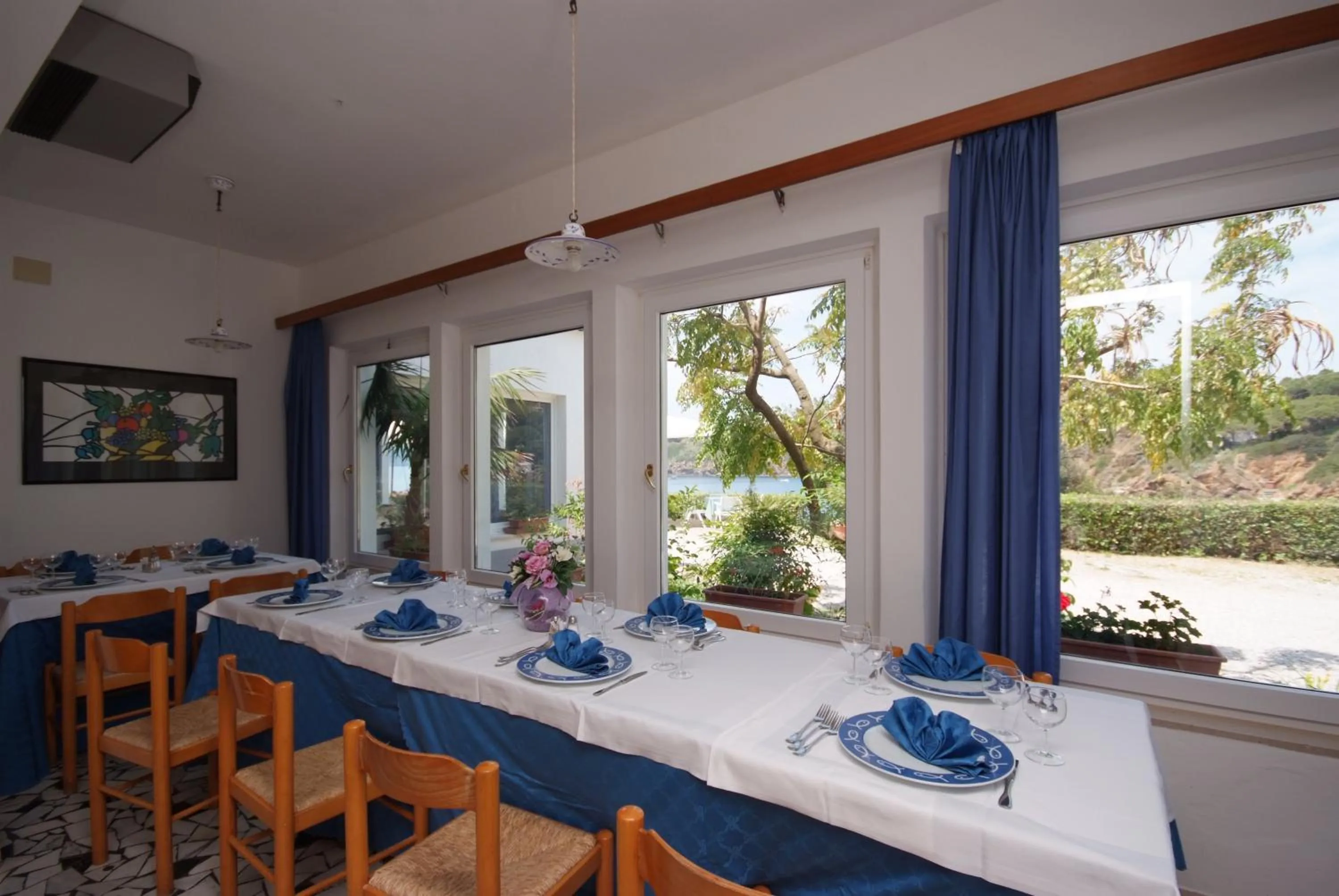 Restaurant/places to eat in Hotel Dino