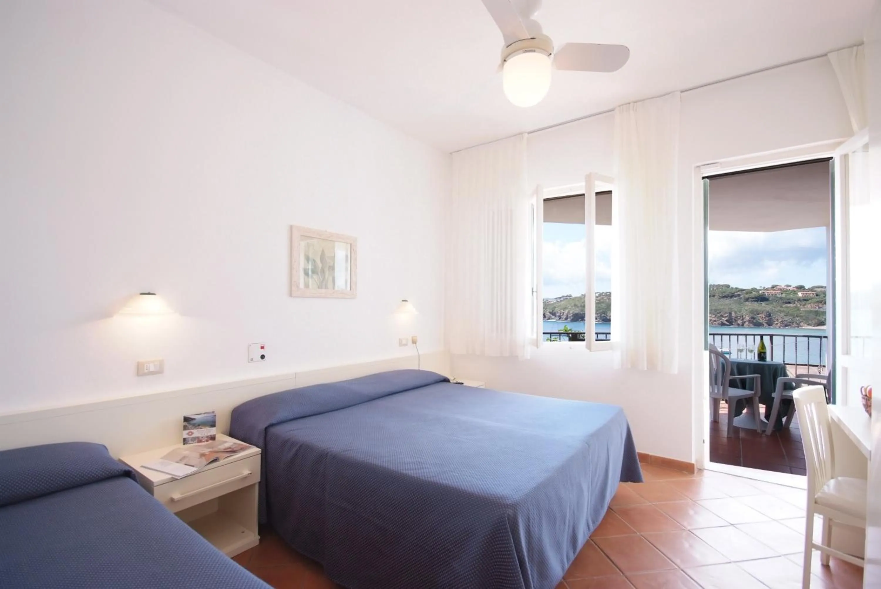 Day, Bed in Hotel Dino