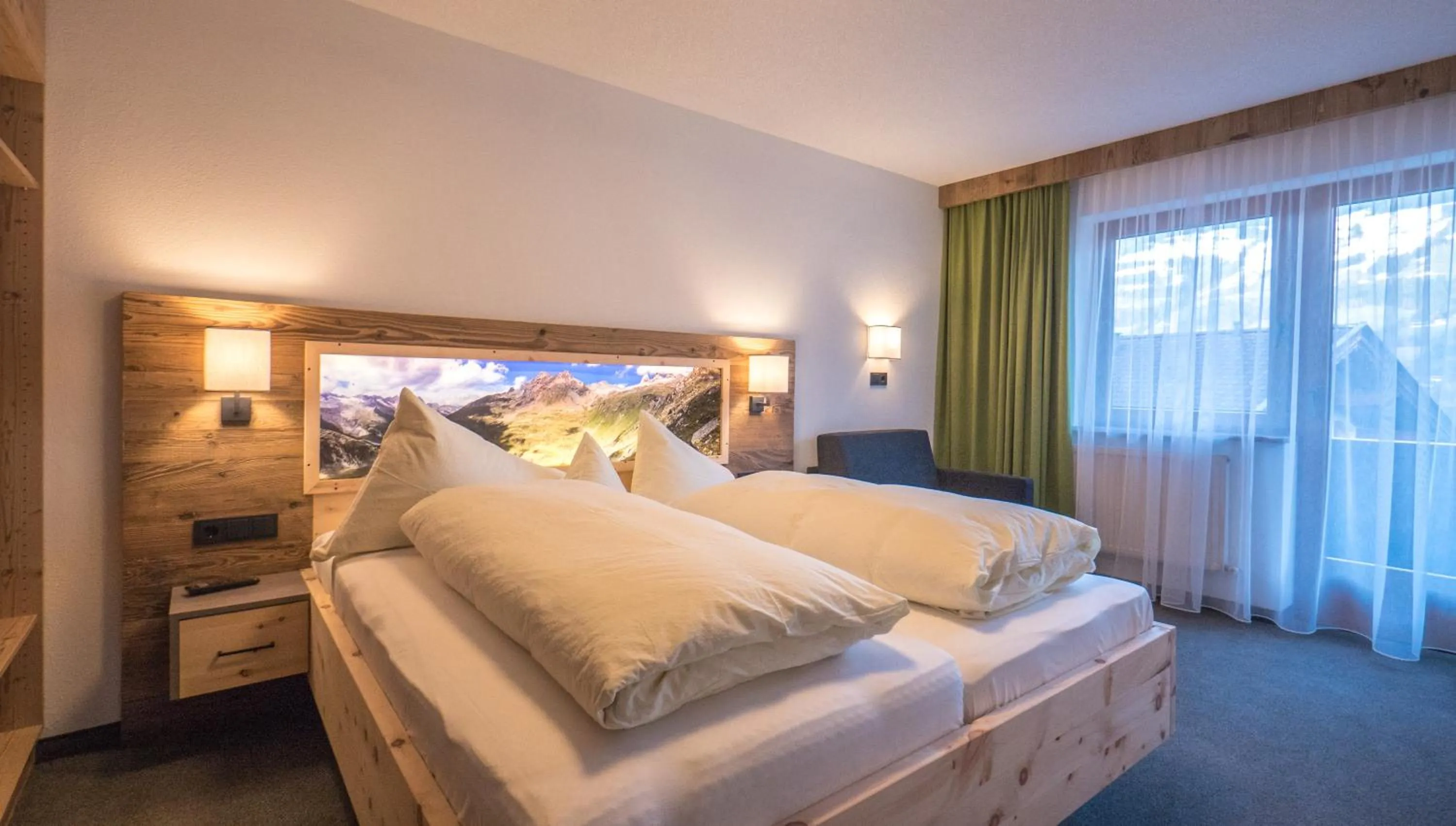 Bed in Hotel & Apart Central