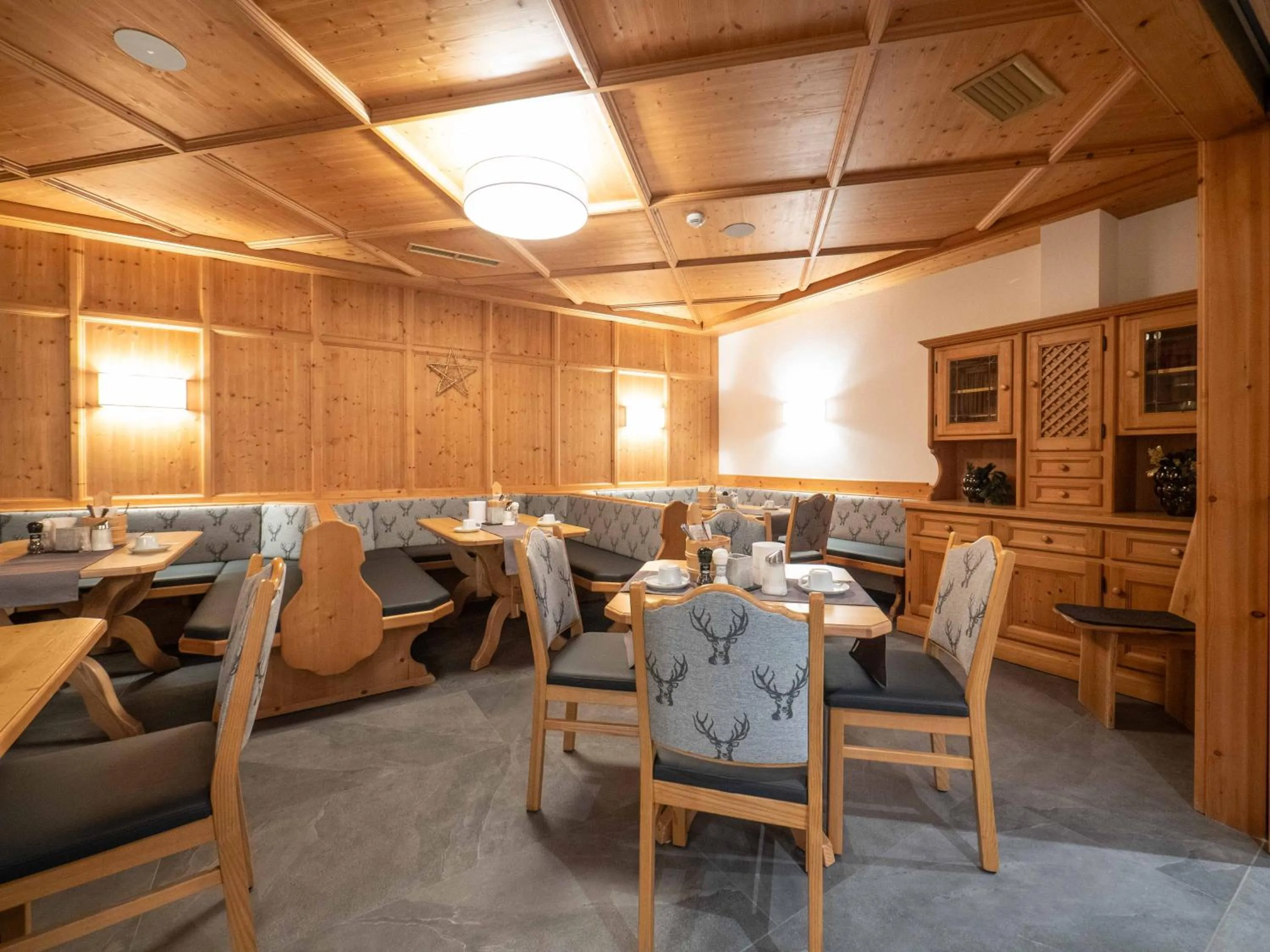 Restaurant/places to eat in Hotel & Apart Central