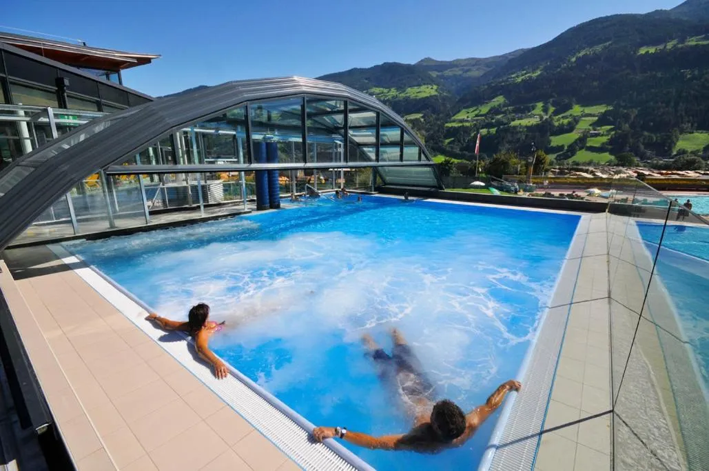 Public Bath in Hotel & Apart Central