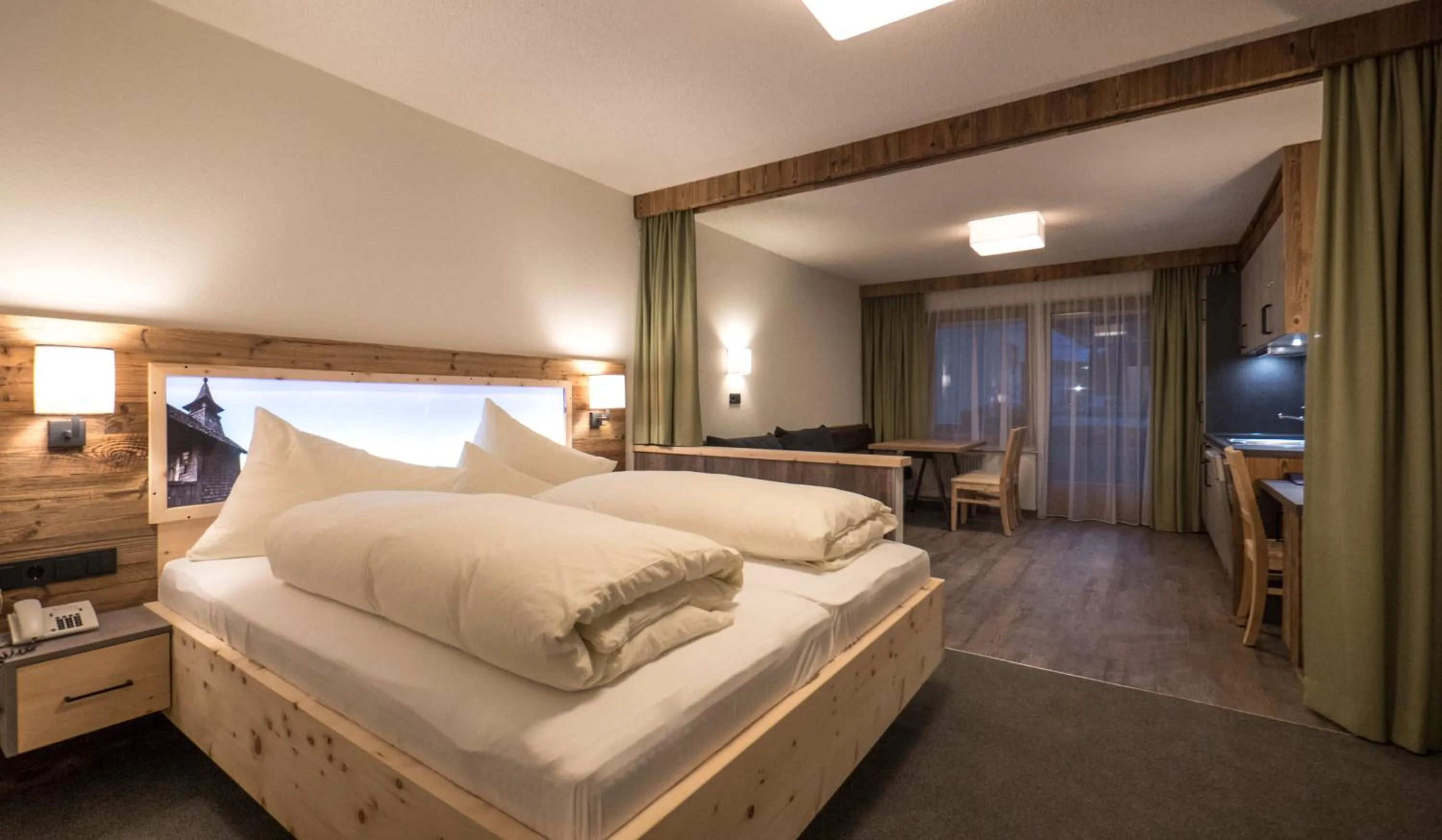 Bed in Hotel & Apart Central