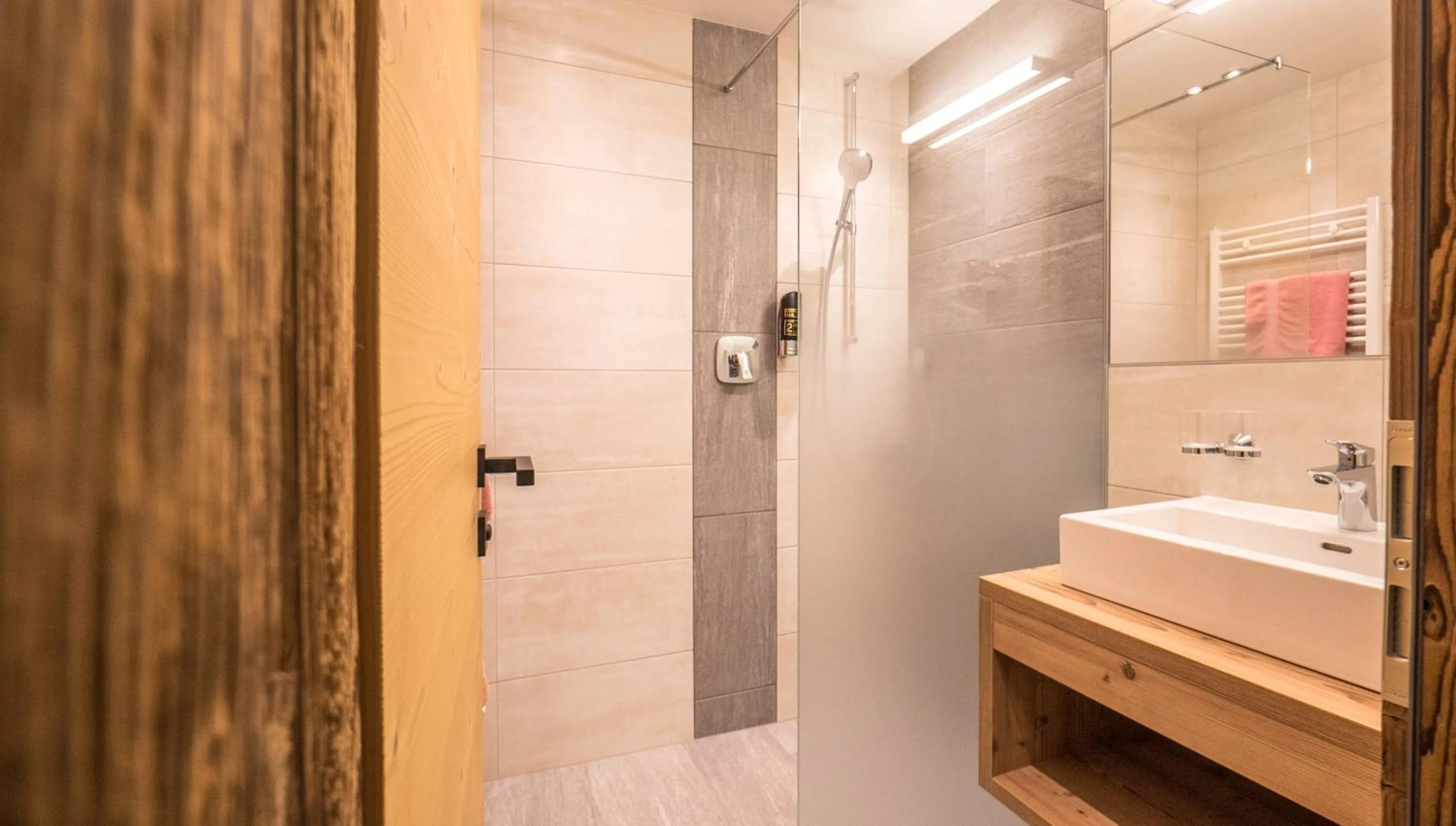 Shower in Hotel & Apart Central