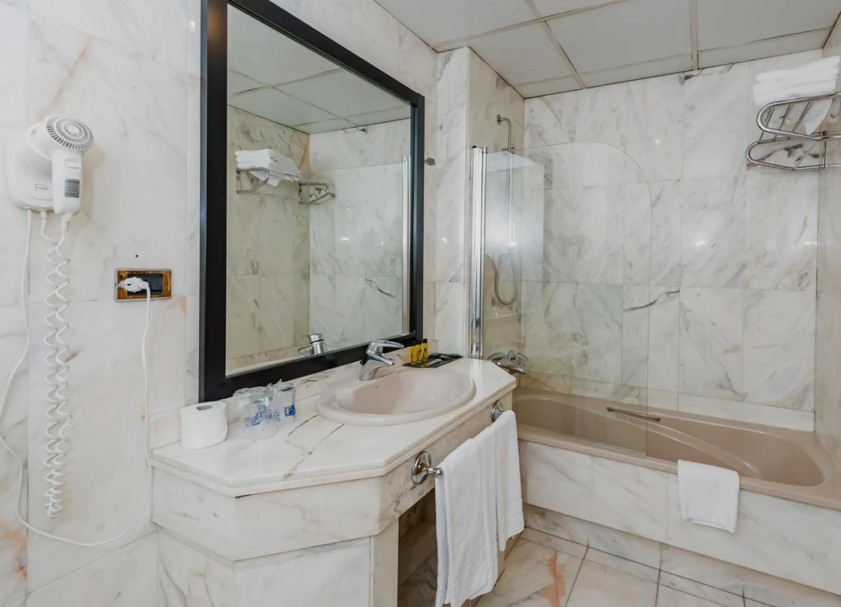 Bathroom in Hotel Condestable Iranzo