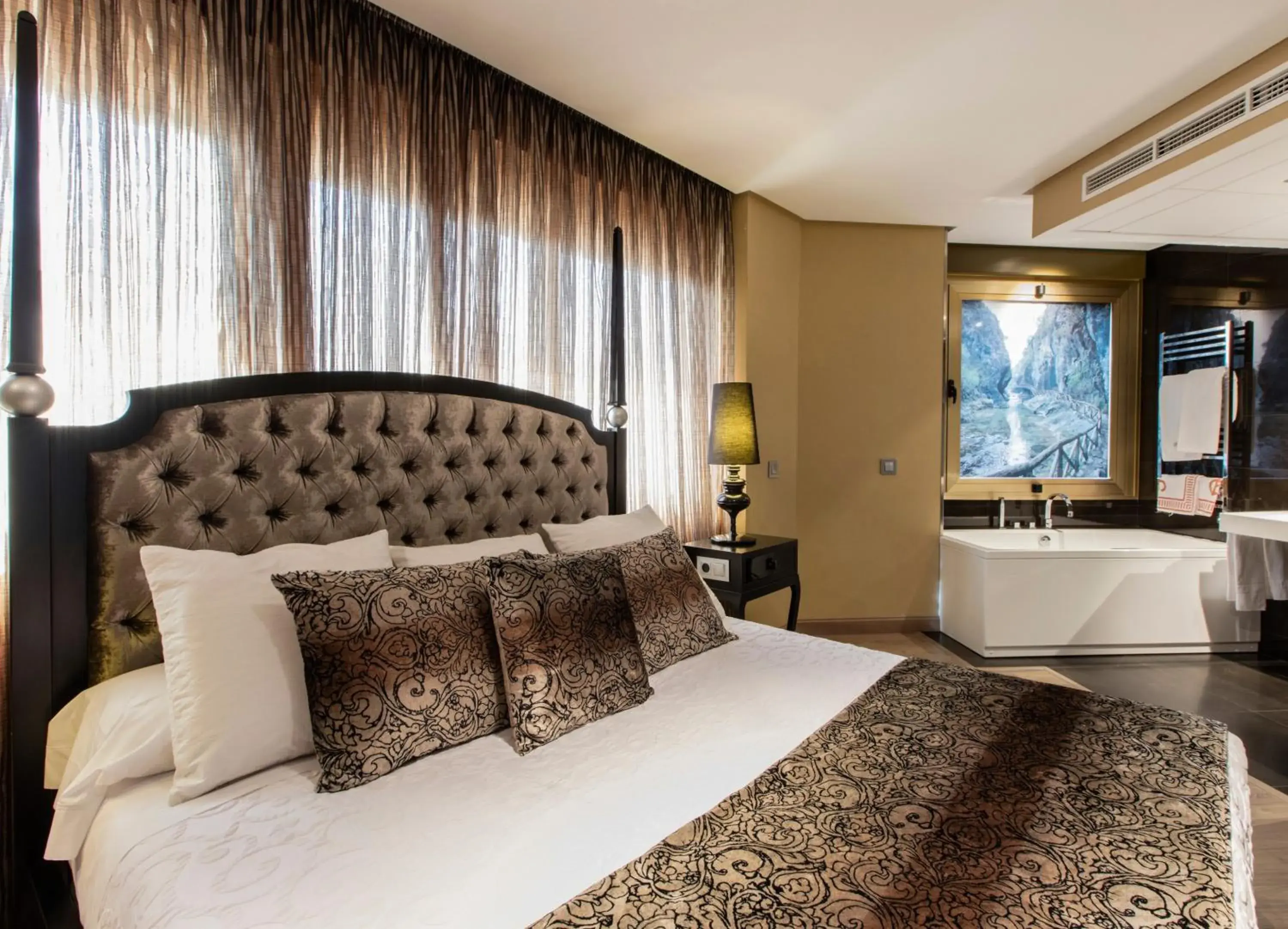 Bedroom, Bed in Hotel Condestable Iranzo Bedroom, Bed in Hotel Condestable Iranzo