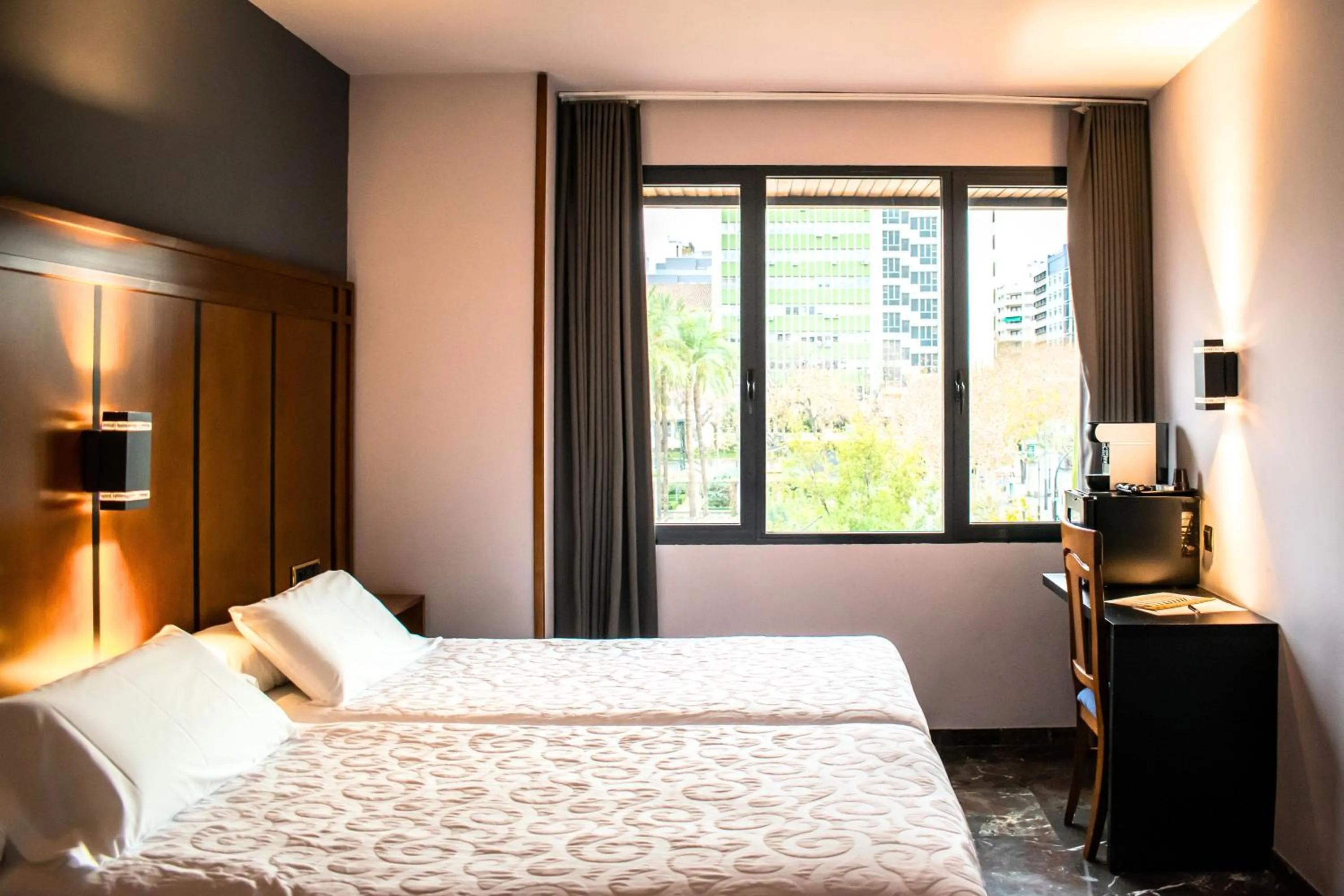 Bedroom, Bed in Hotel Condestable Iranzo