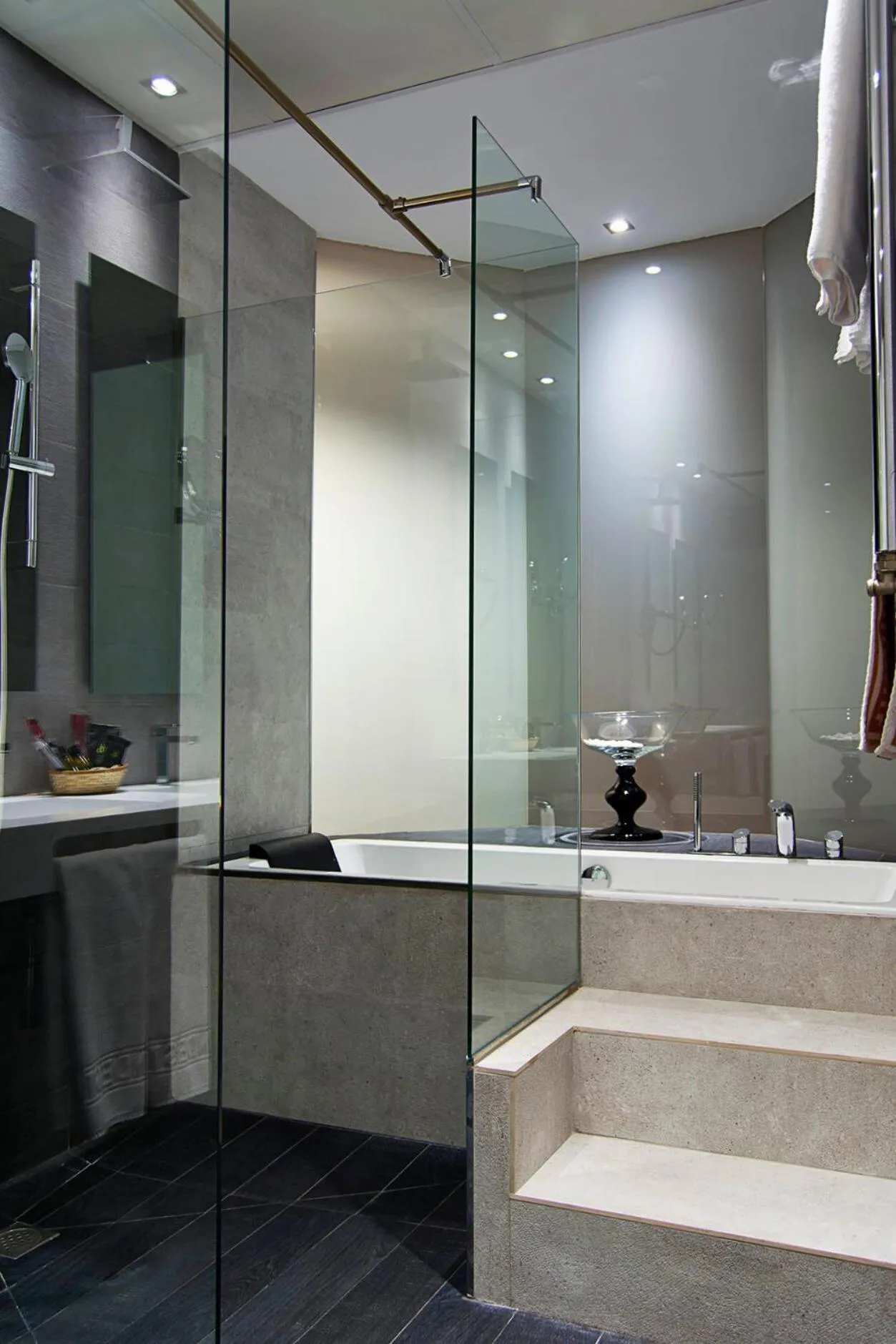 Bathroom in Hotel Condestable Iranzo