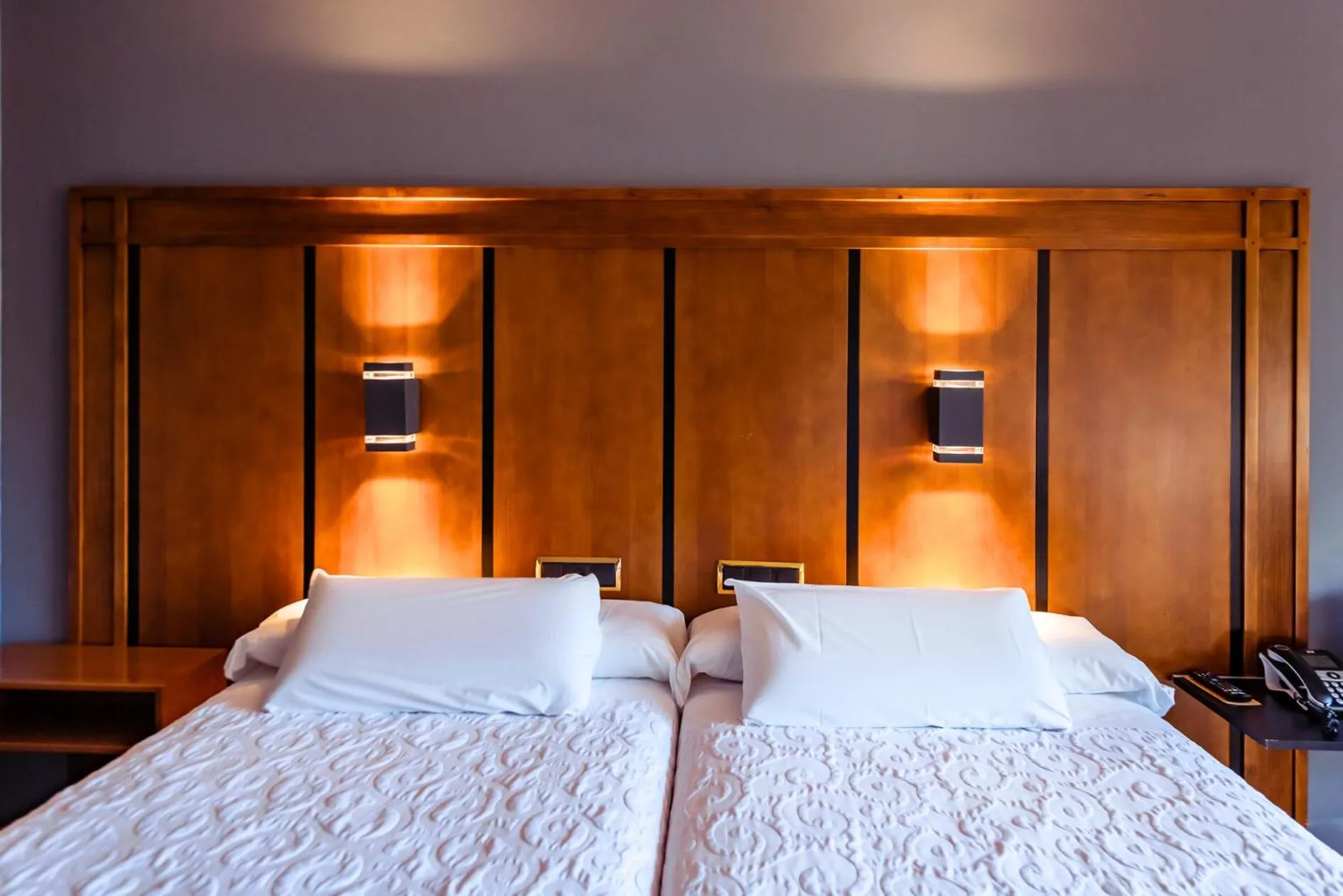 Bedroom, Bed in Hotel Condestable Iranzo