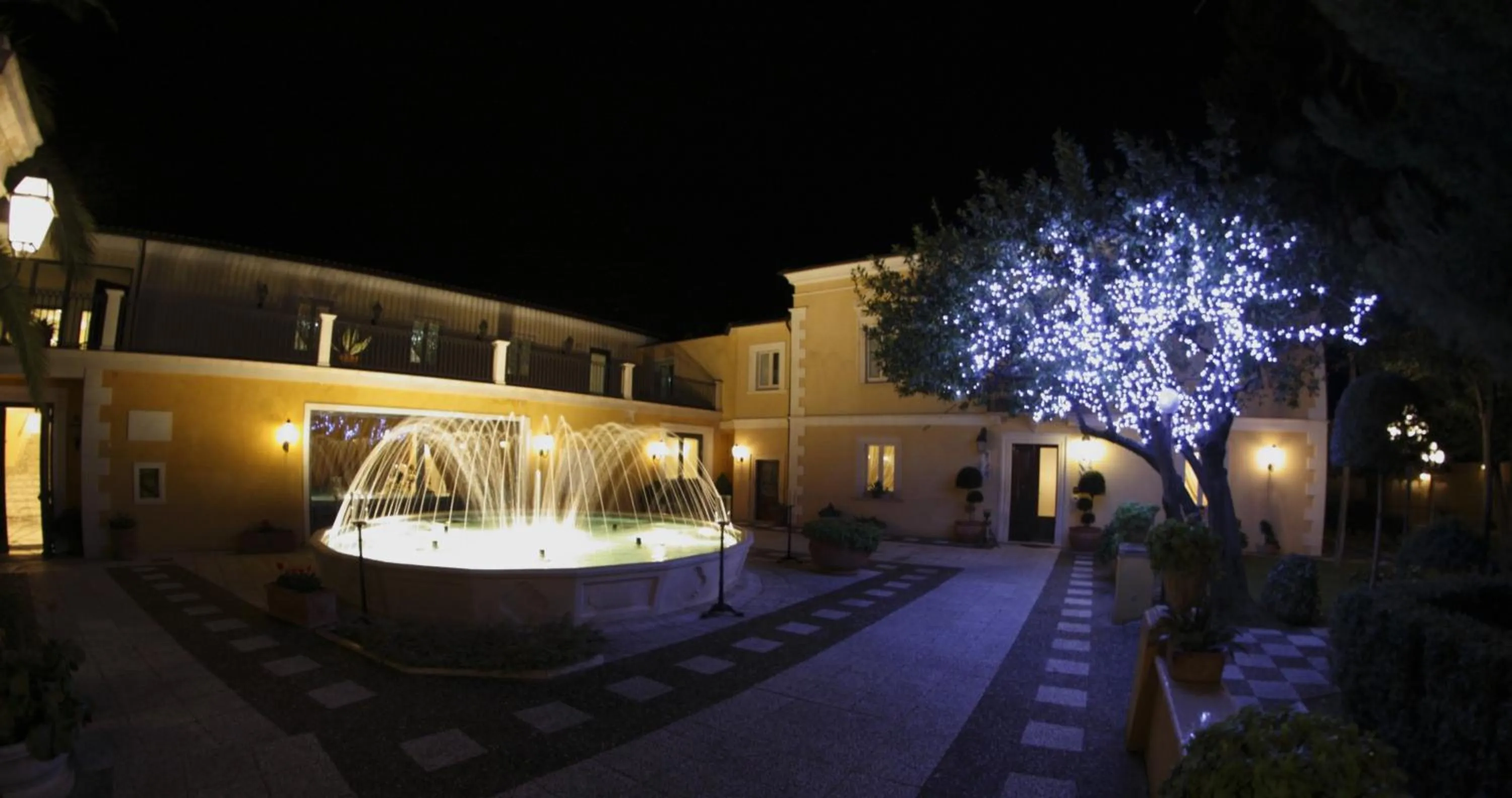 Facade/entrance in Regis Resort & Wellness