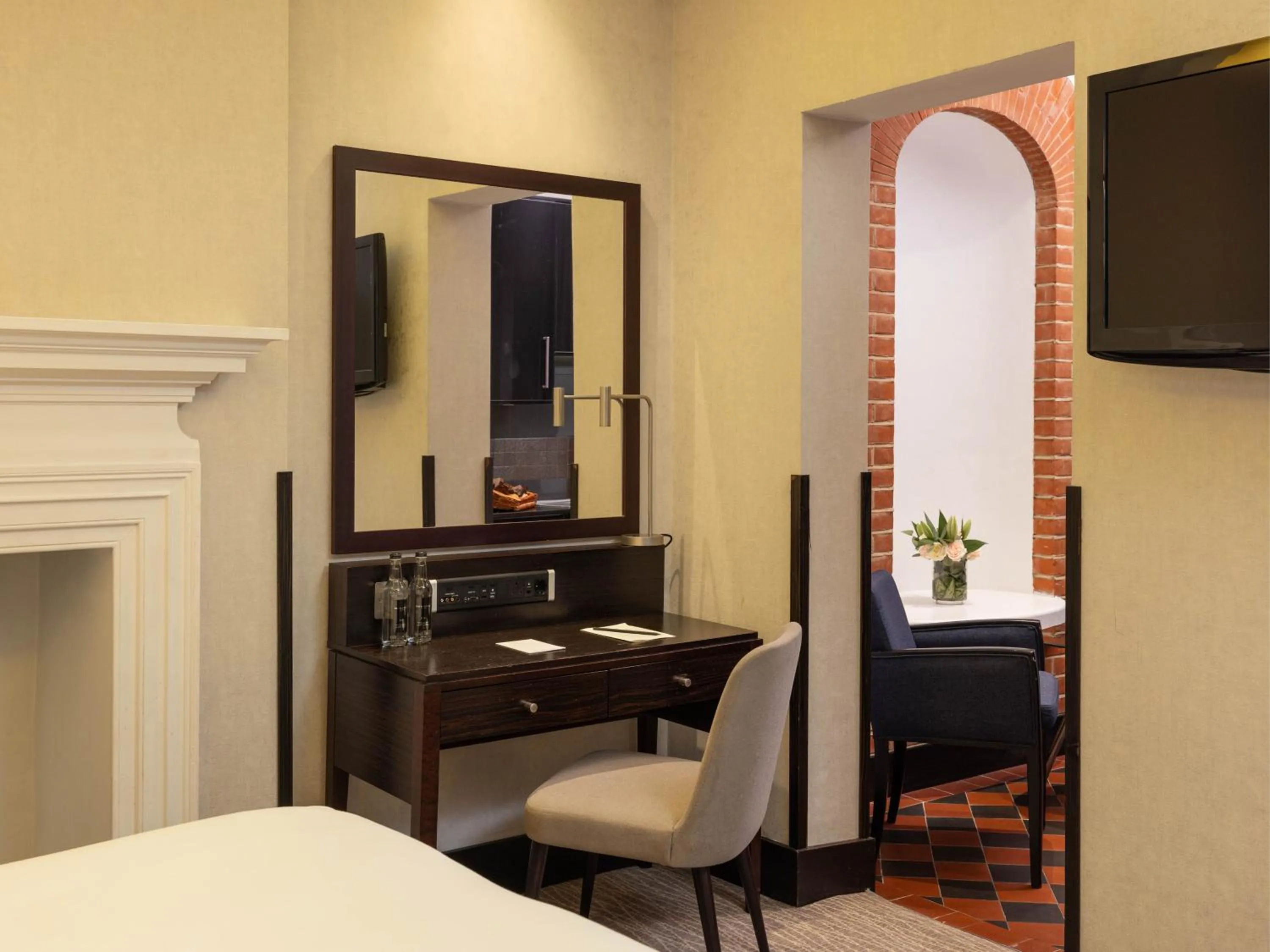 Seating area, Bed in The Barbican Rooms