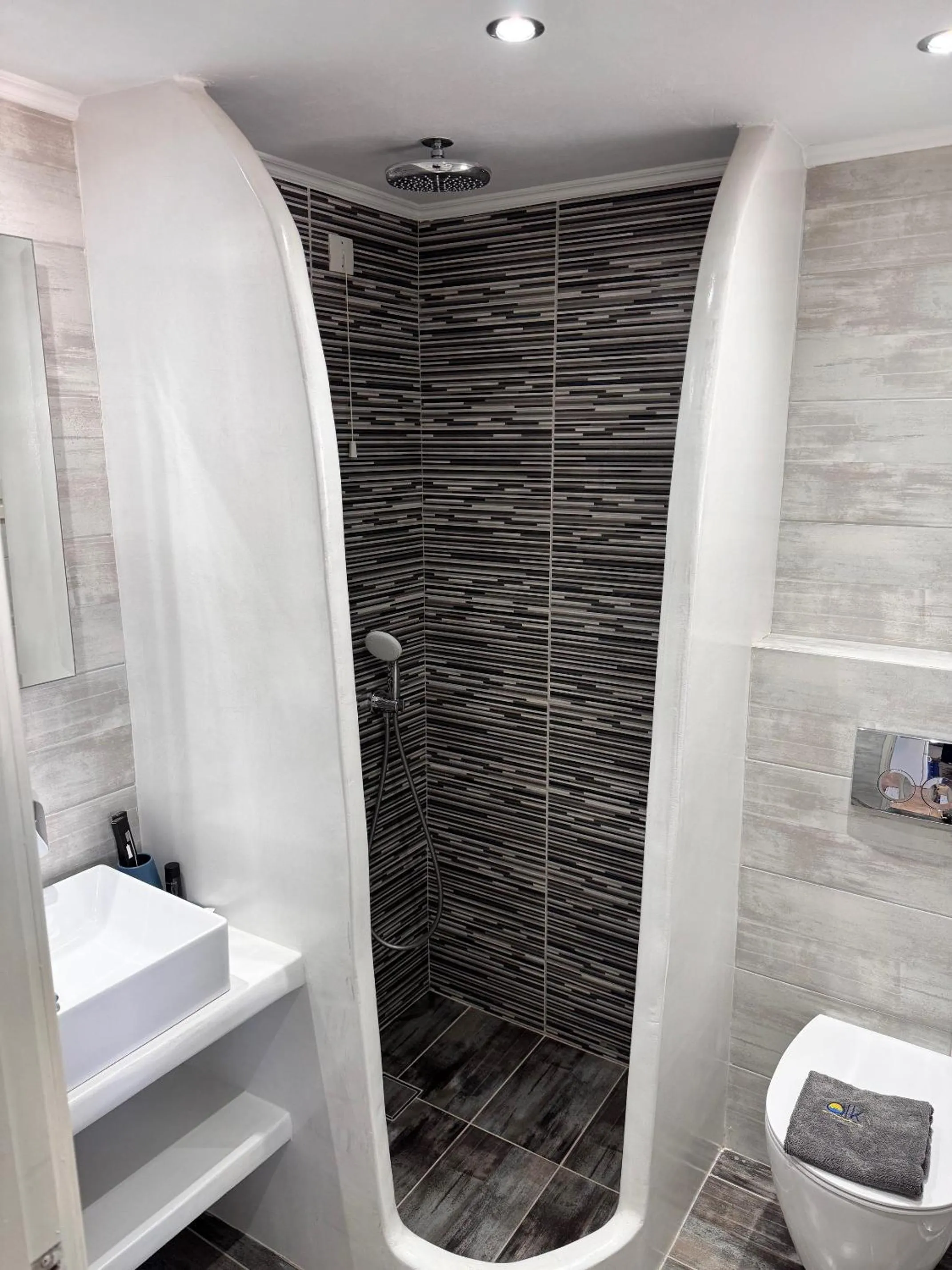 Shower in ALK Hotelᵀᴹ