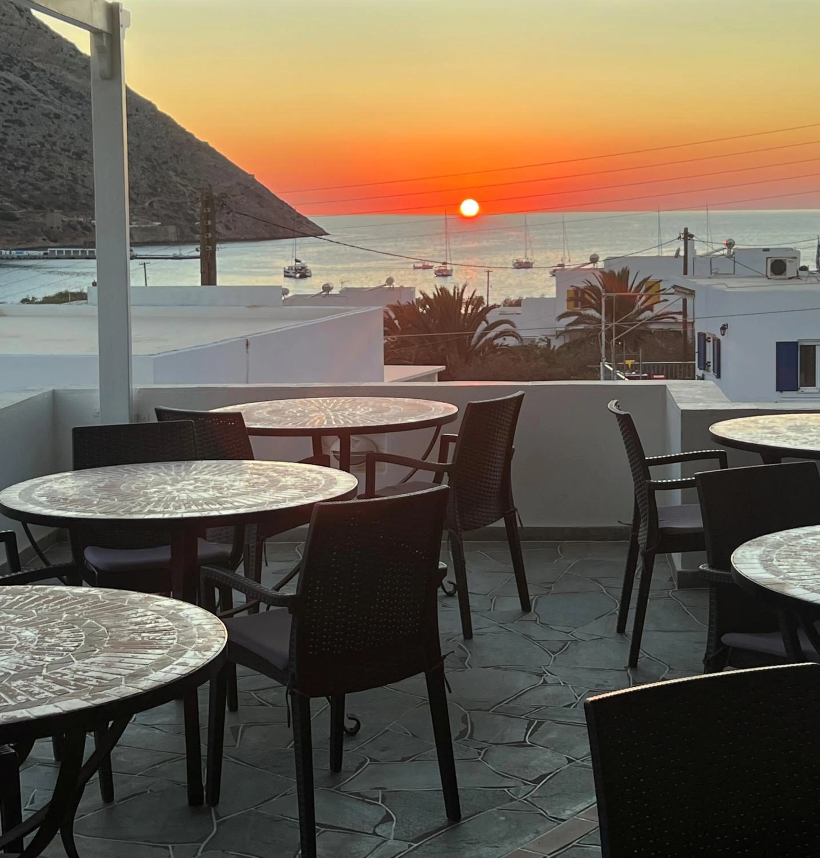 Restaurant/places to eat in ALK Hotelᵀᴹ