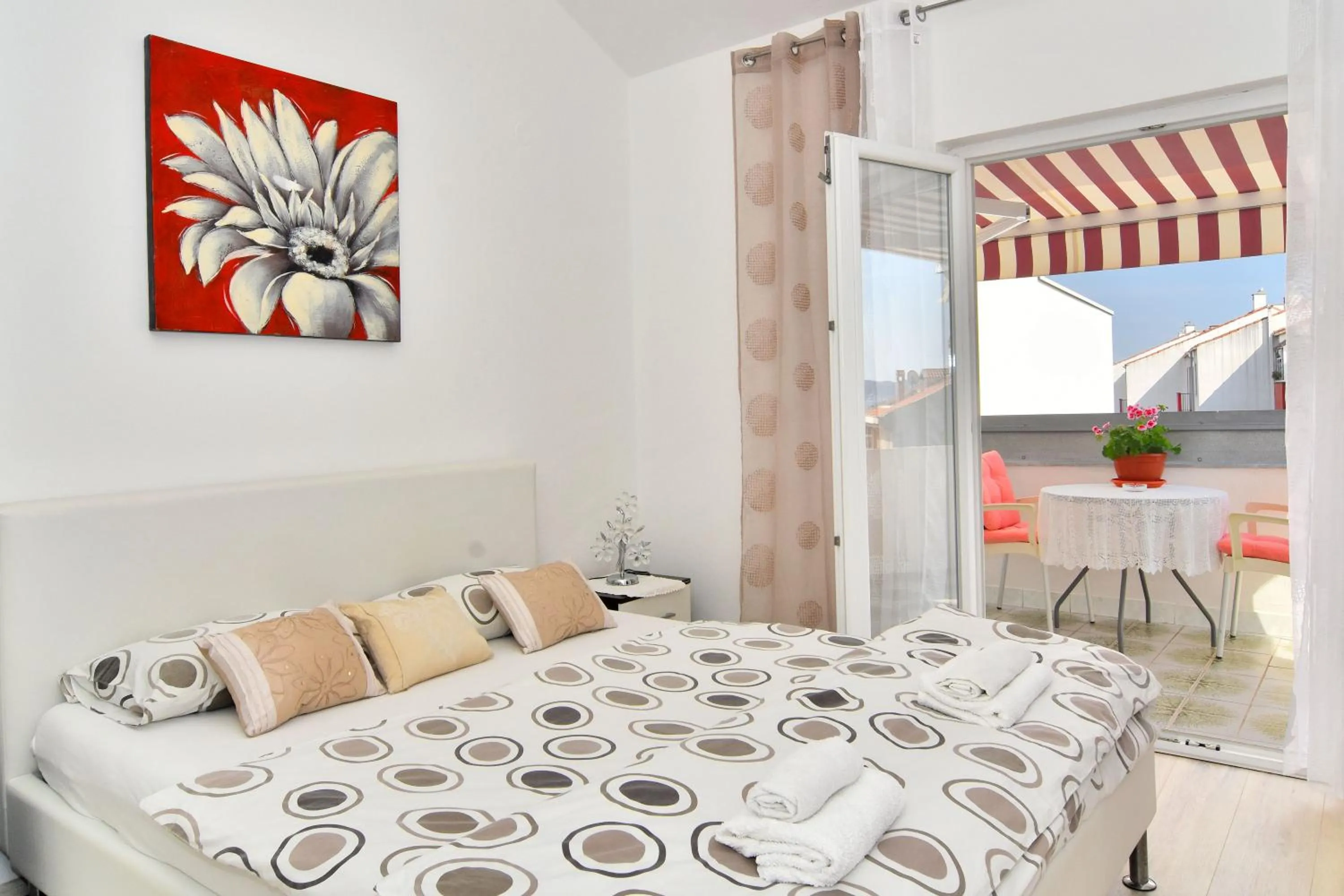 Apartments and Rooms Anika