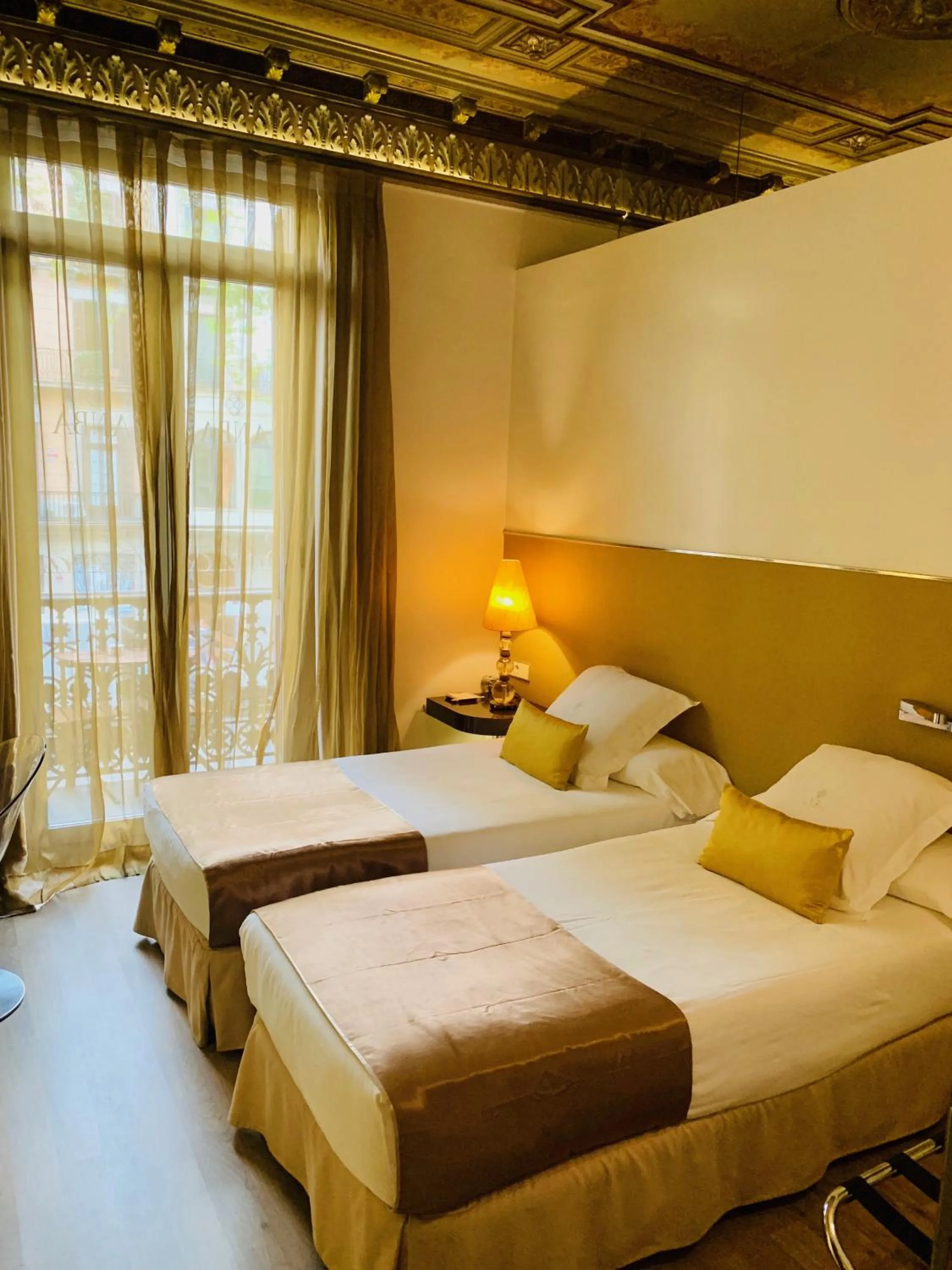 Photo of the whole room in Anba Boutique