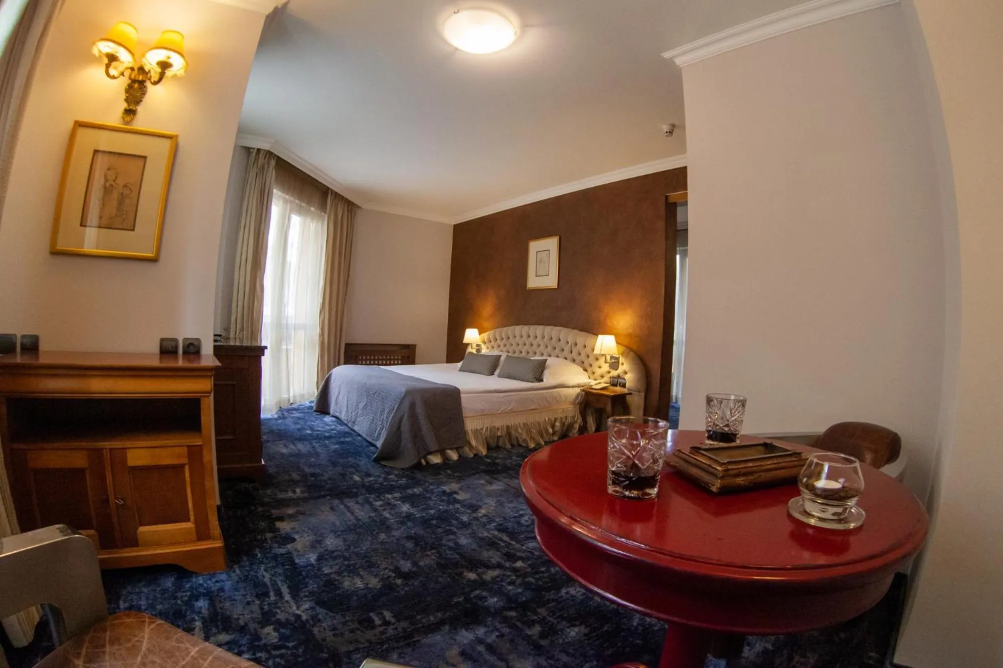 Communal lounge/ TV room, Bed in Meg-Lozenetz Hotel