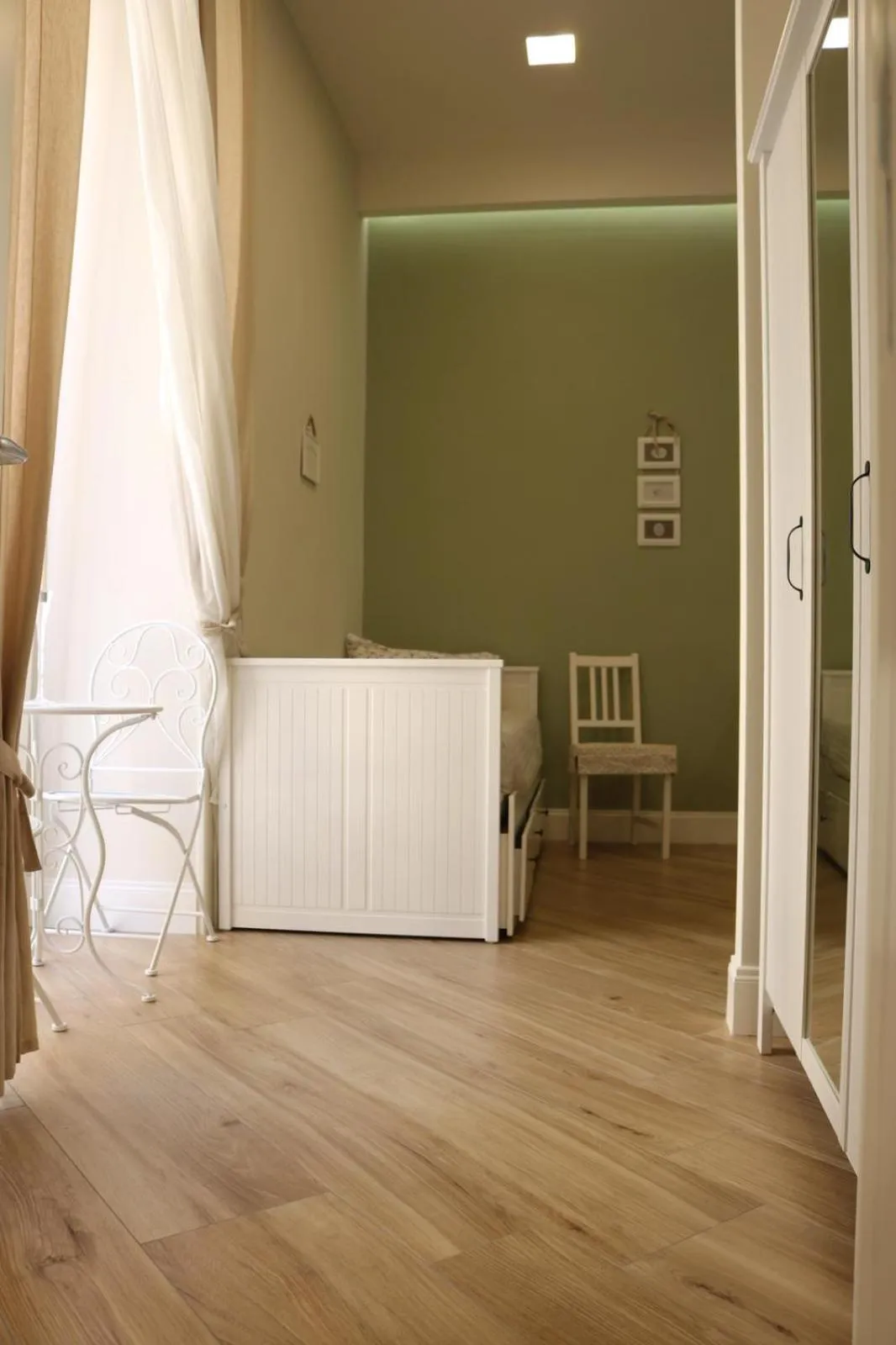 B&B Garibaldi Station