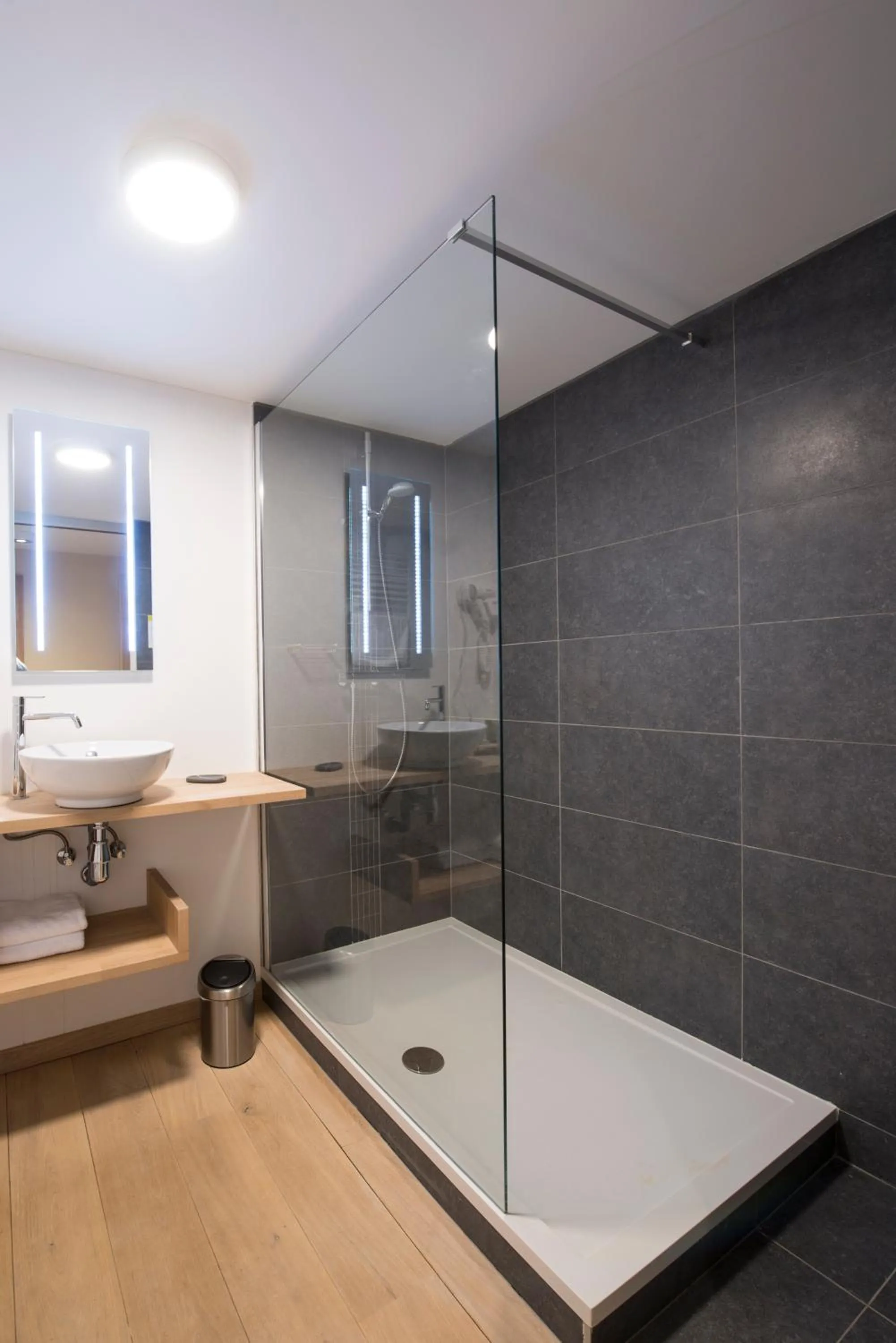 Shower in Hotel Le Fournil