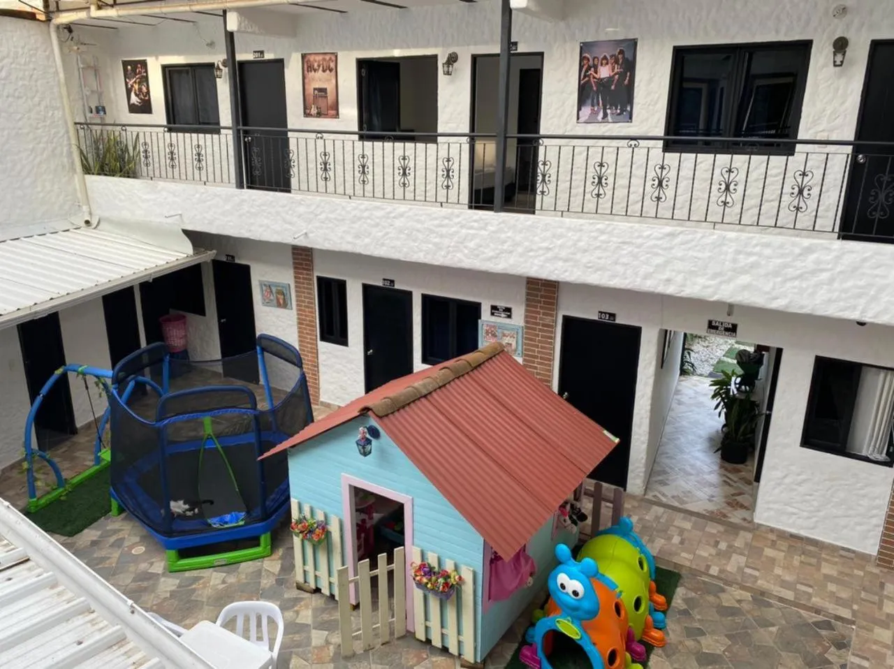 Hotel Ozzy