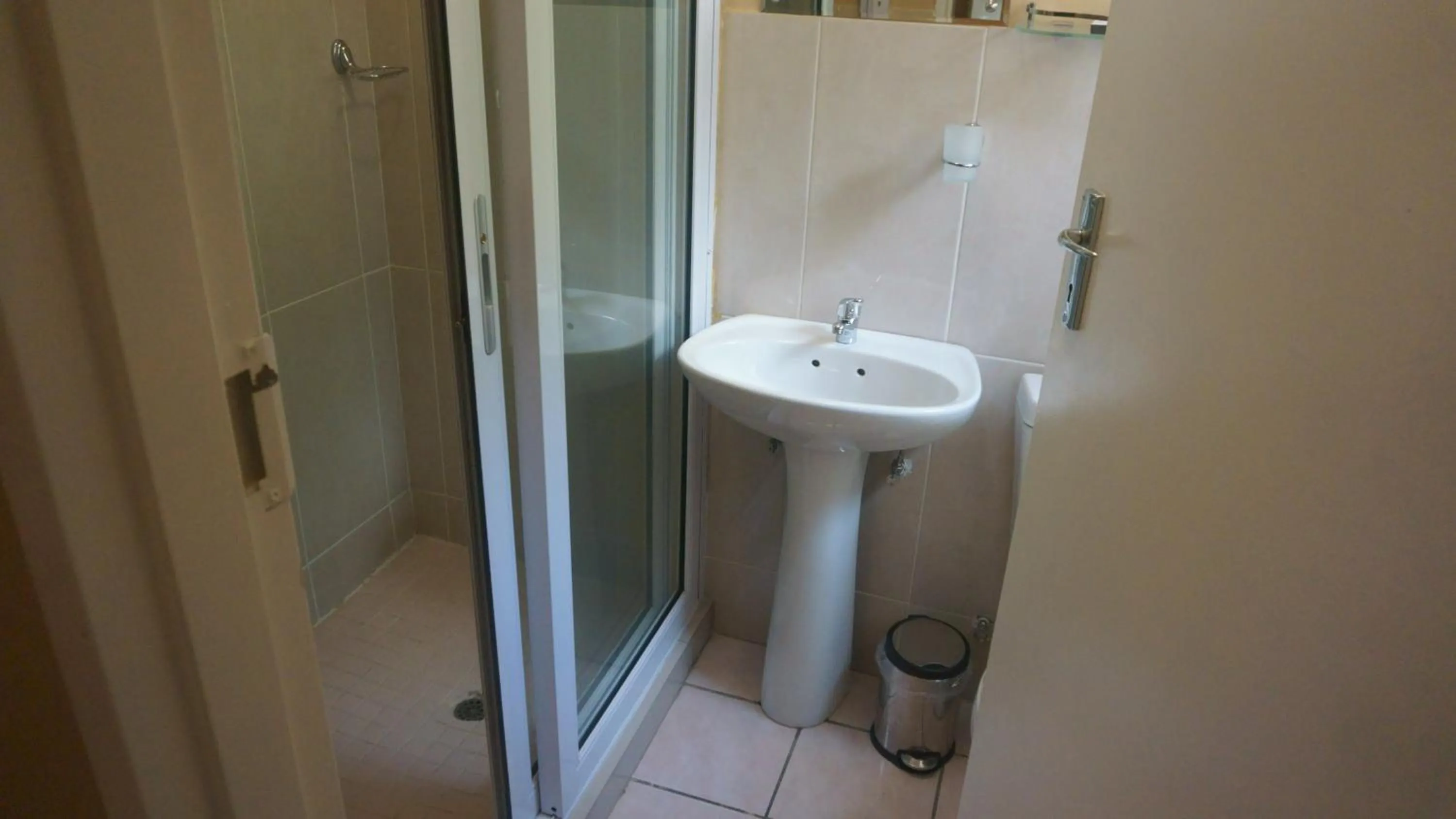 Bathroom in Bridgeville Guest House( Pty) Ltd