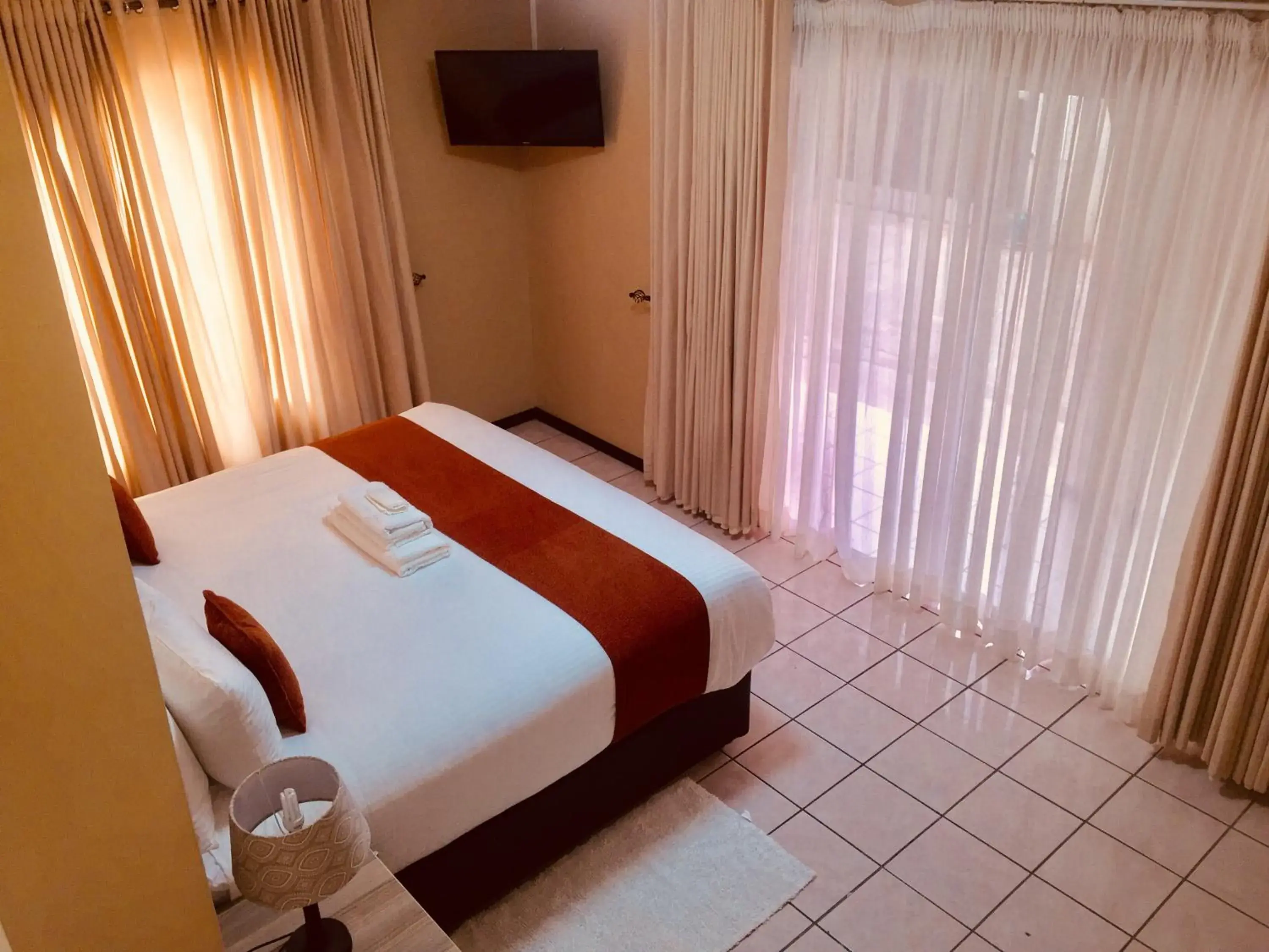 Executive Suite in Bridgeville Guest House( Pty) Ltd Executive Suite in Bridgeville Guest House( Pty) Ltd