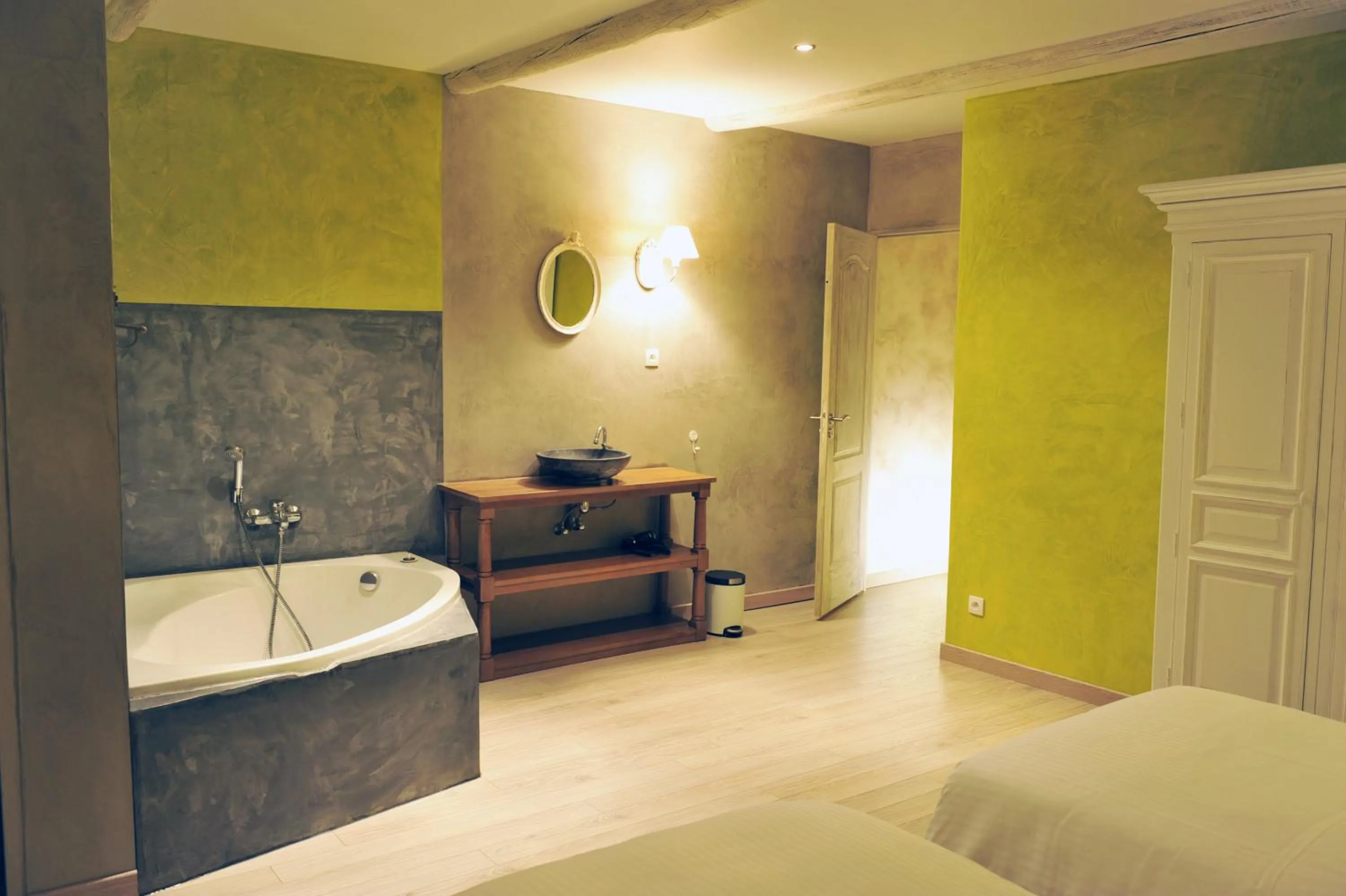 Bathroom, Bed in Le Mas Terre des Anges