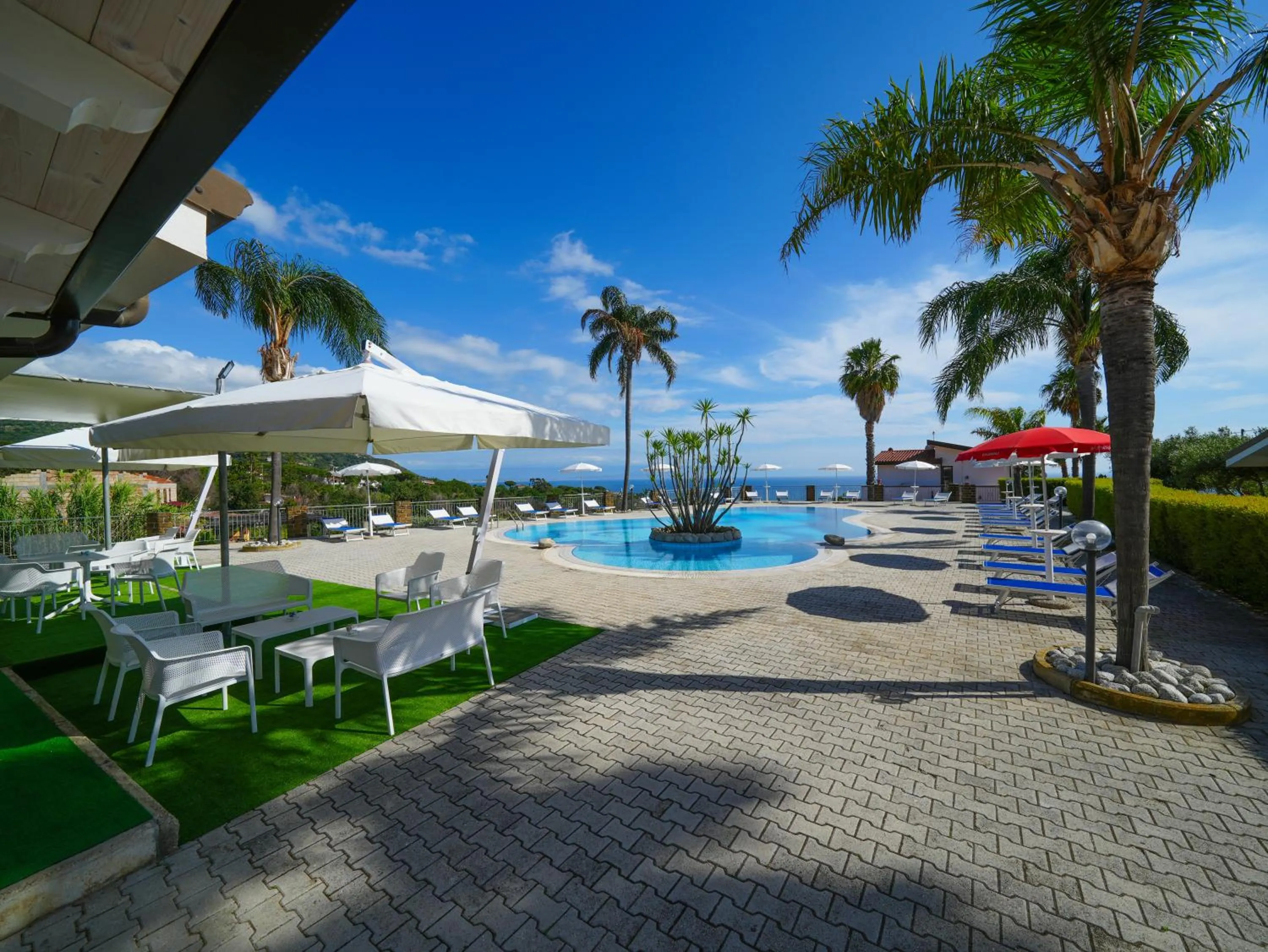 Swimming pool in Rosy Hotel Residence