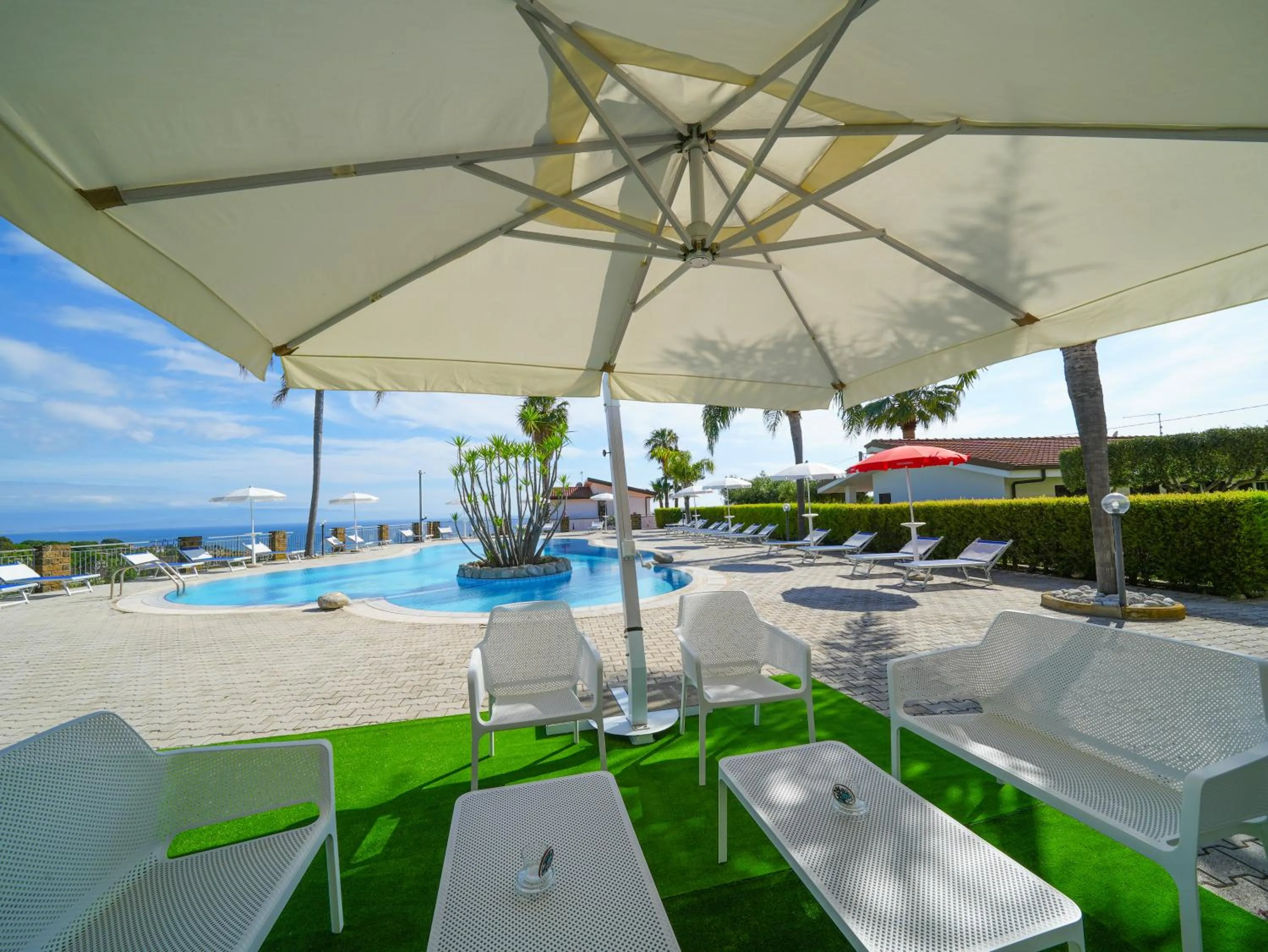 Day in Rosy Hotel Residence