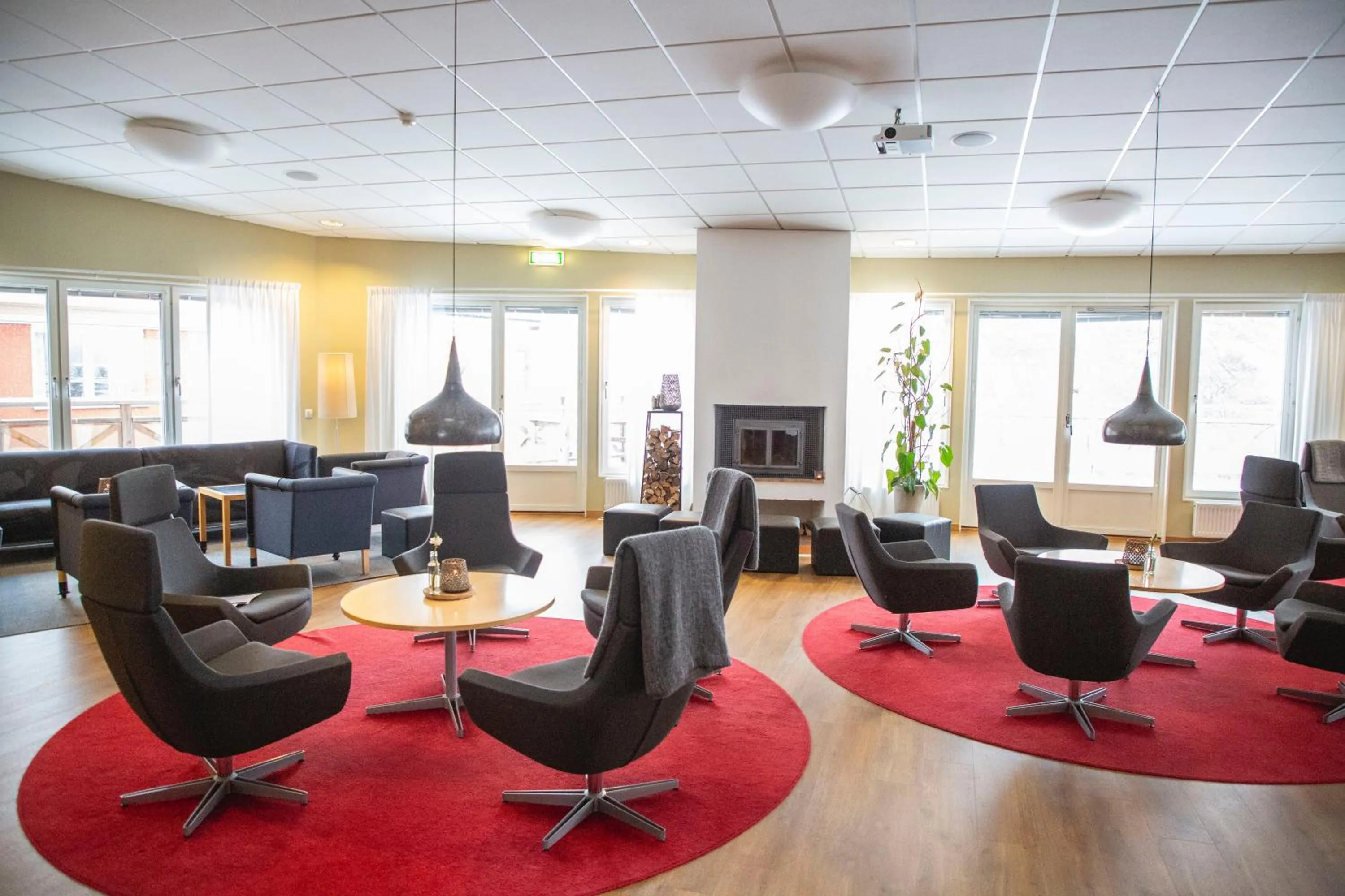 Communal lounge/ TV room in Stiftsgården Vårdnäs Hotell