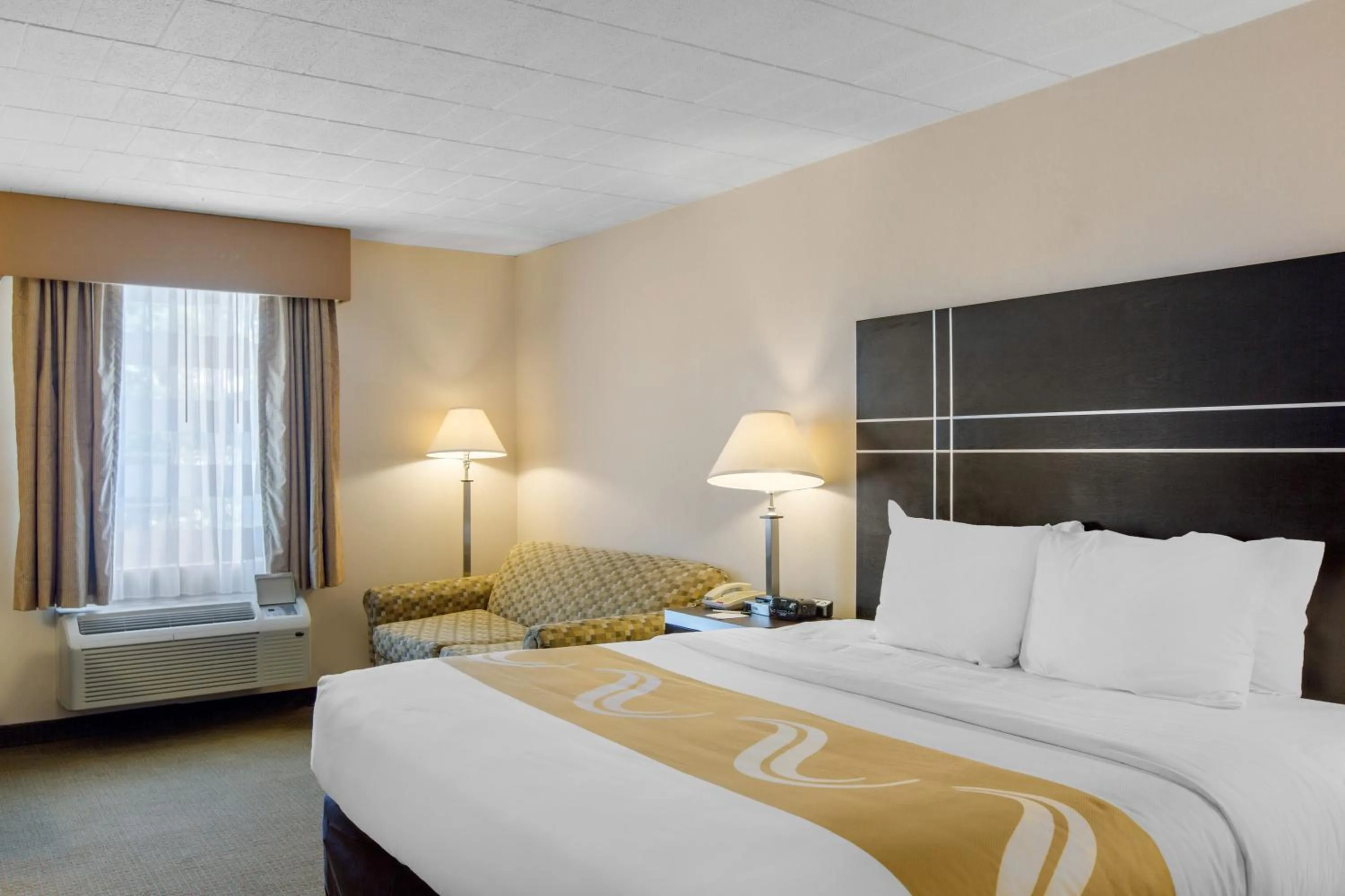 Bedroom, Bed in Quality Inn Ledgewood - Dover