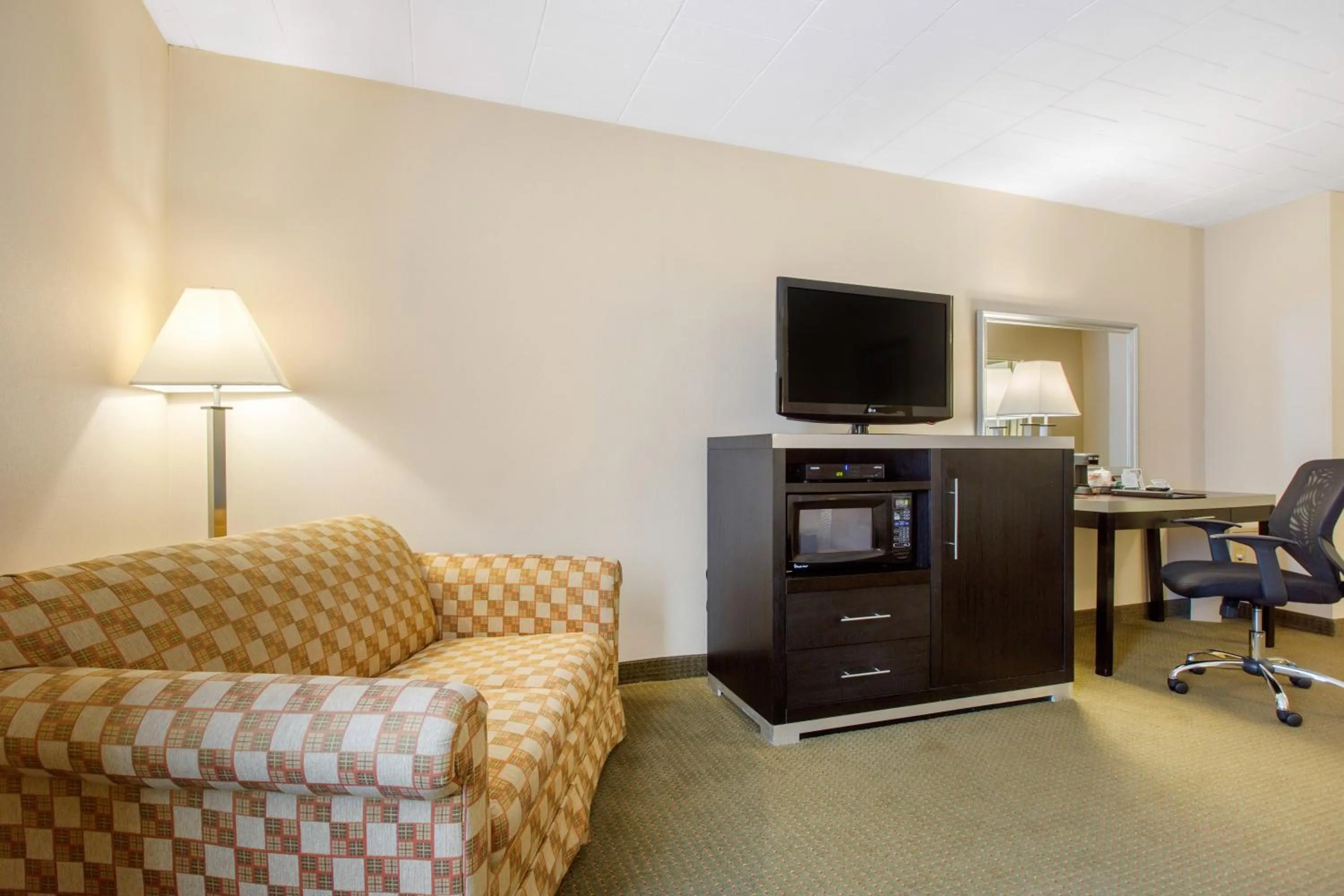 TV and multimedia in Quality Inn Ledgewood - Dover