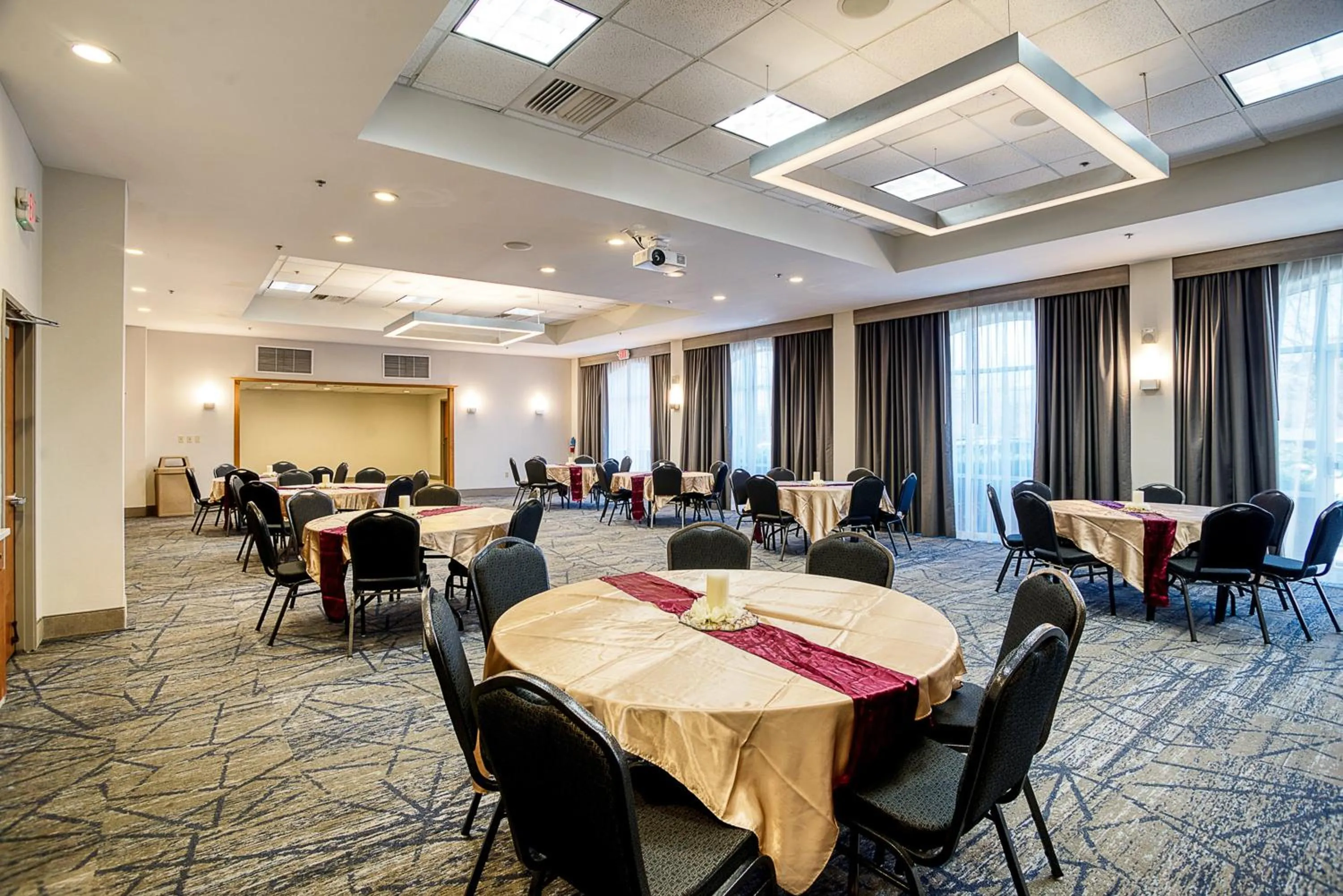 Banquet/Function facilities in Holiday Inn Express La Plata by IHG