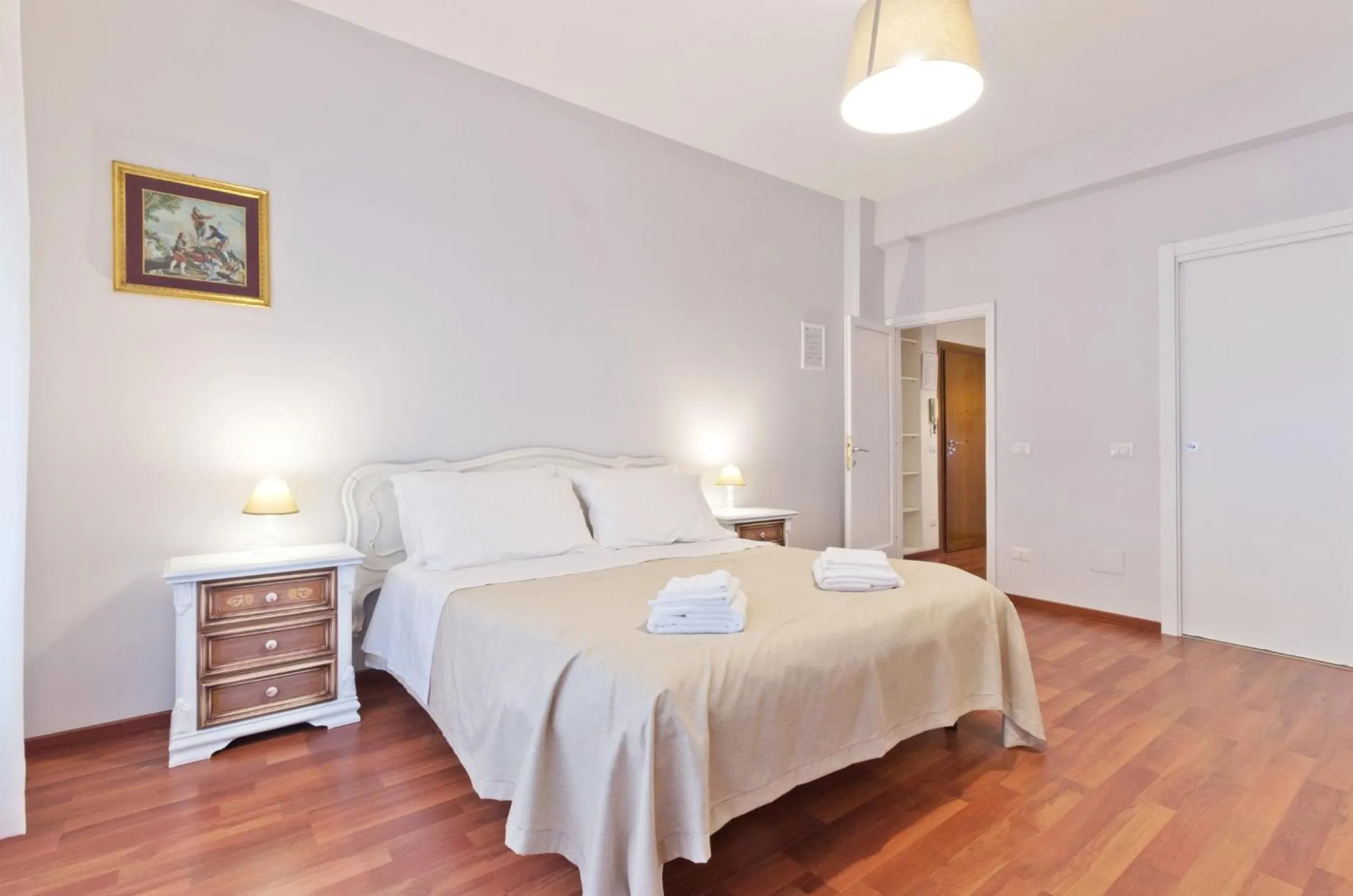 Photo of the whole room, Bed in Liberty Trastevere B&B