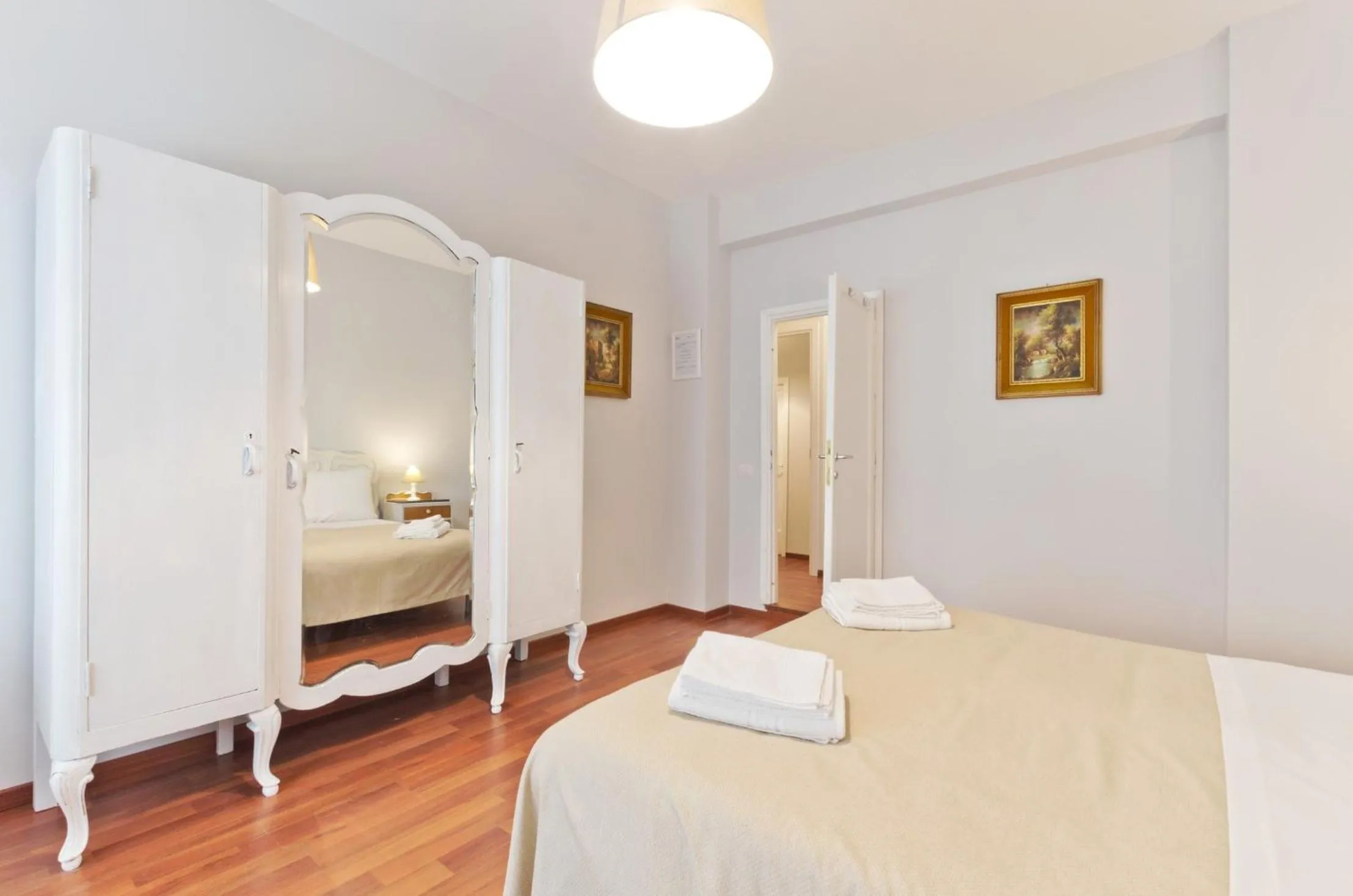 Photo of the whole room, Bed in Liberty Trastevere B&B