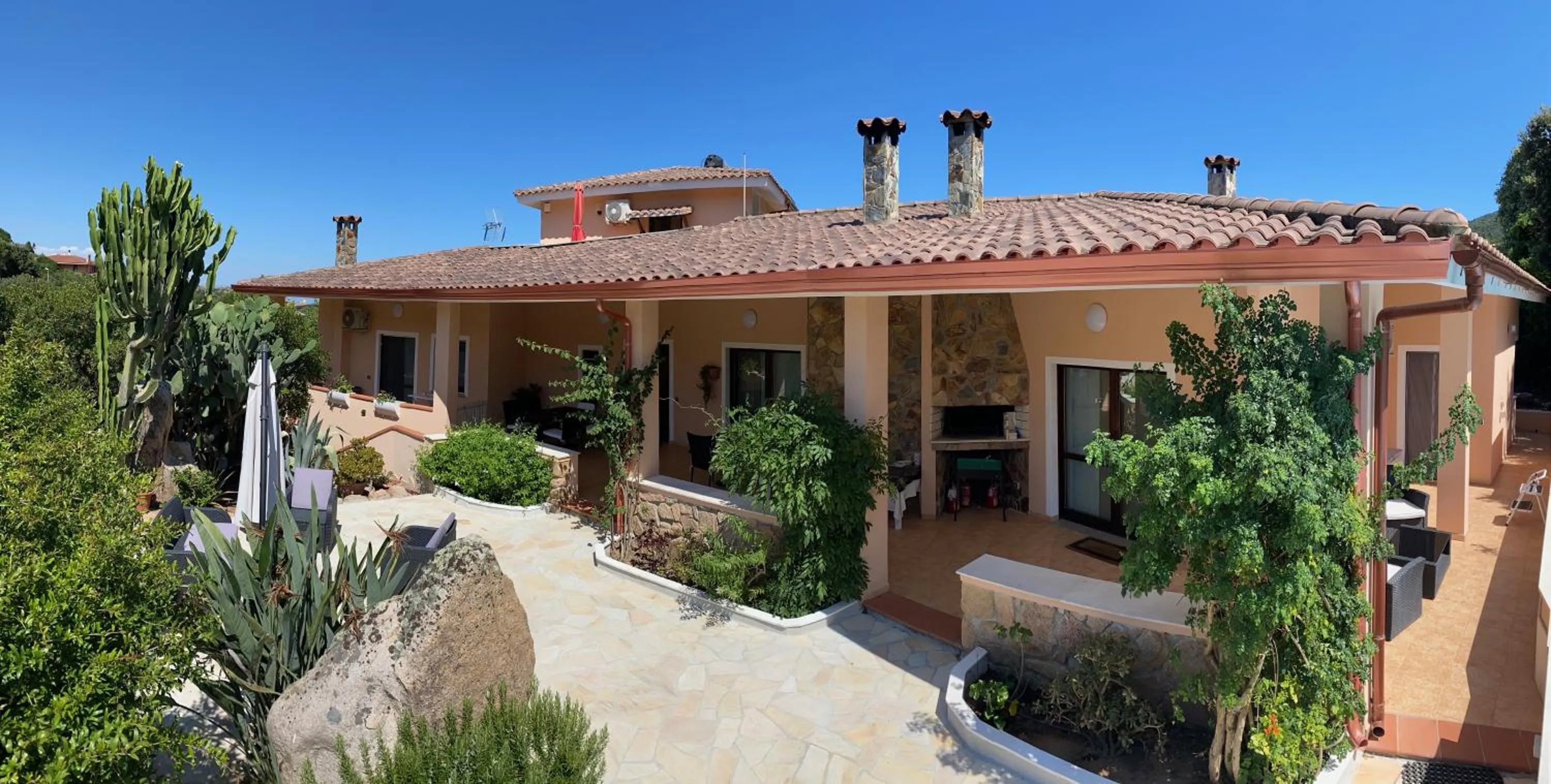 Property building in Casa Mariluka