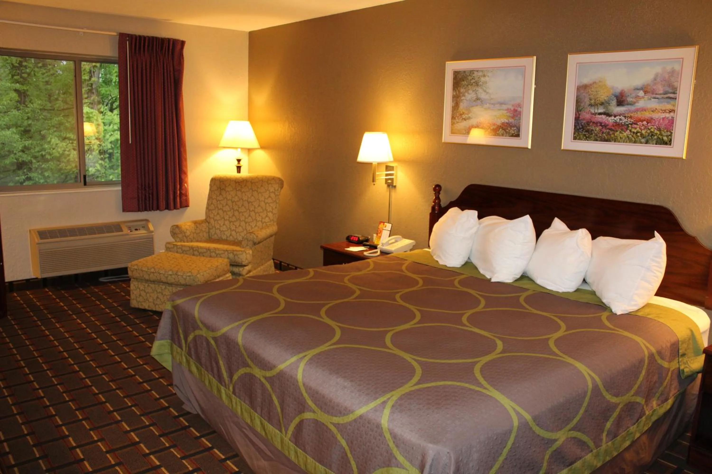 Photo of the whole room, Bed in Super 8 by Wyndham Valparaiso