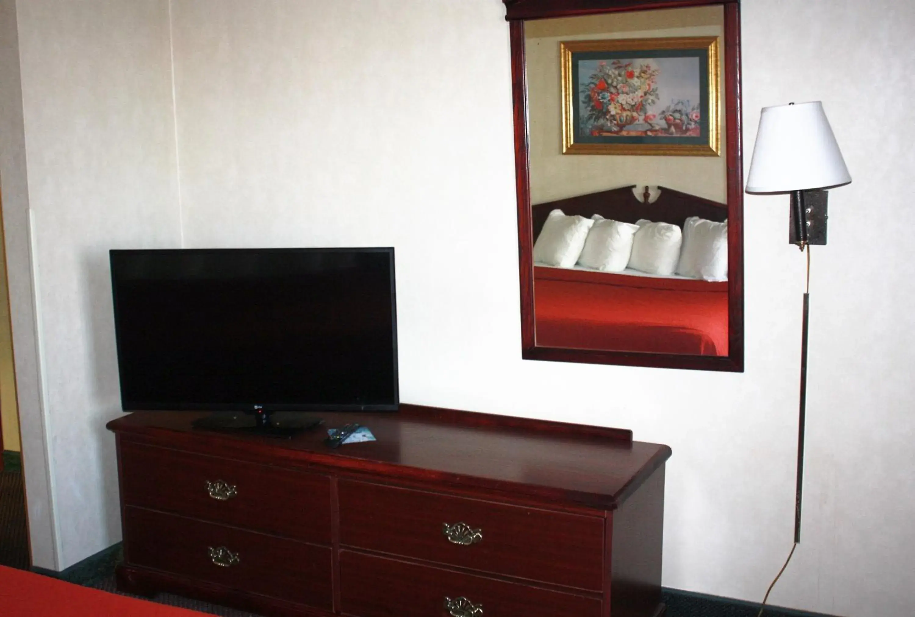 TV and multimedia, TV/Entertainment Center in Lexington Suites of Jonesboro