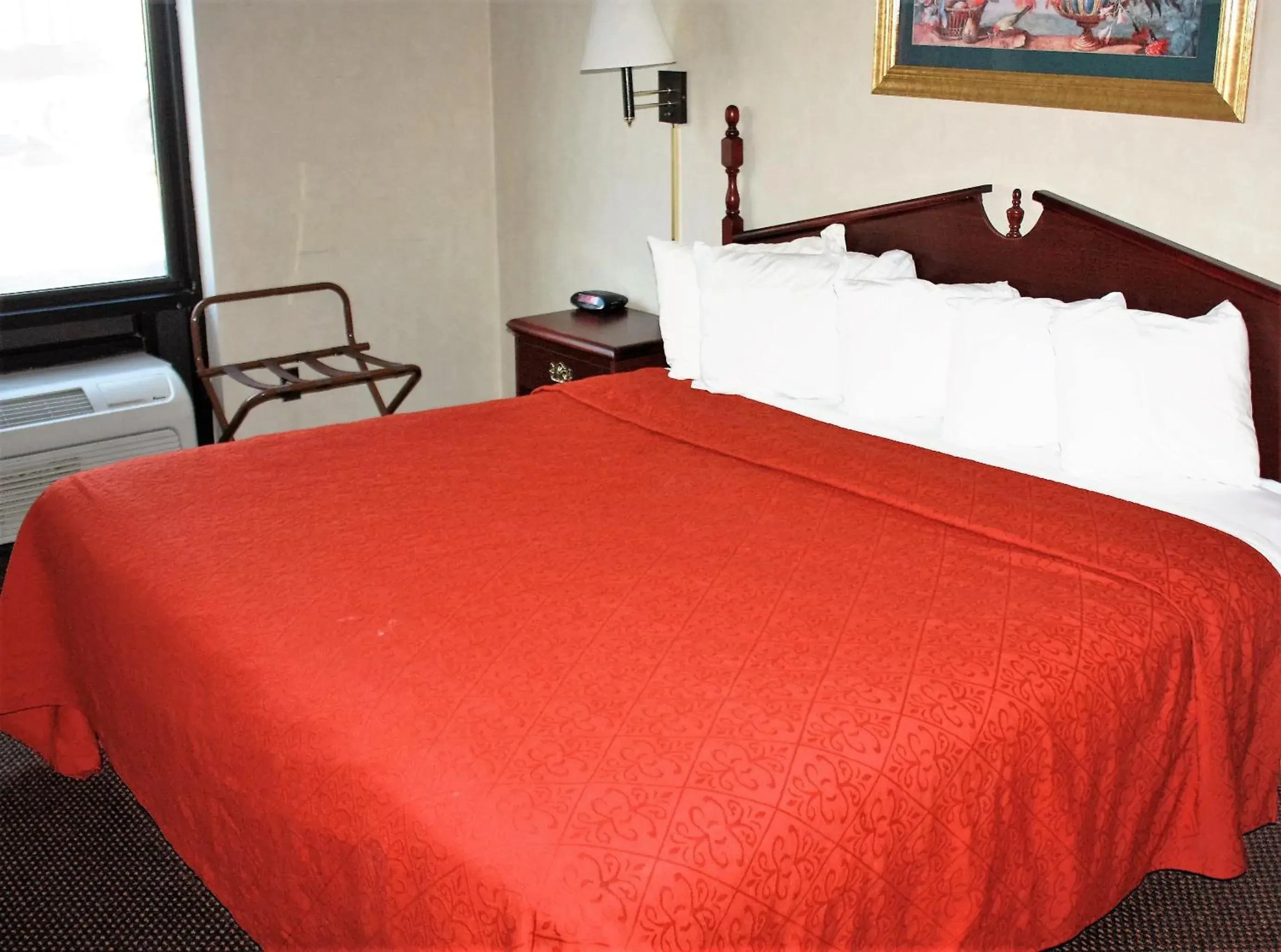 Bed in Lexington Suites of Jonesboro