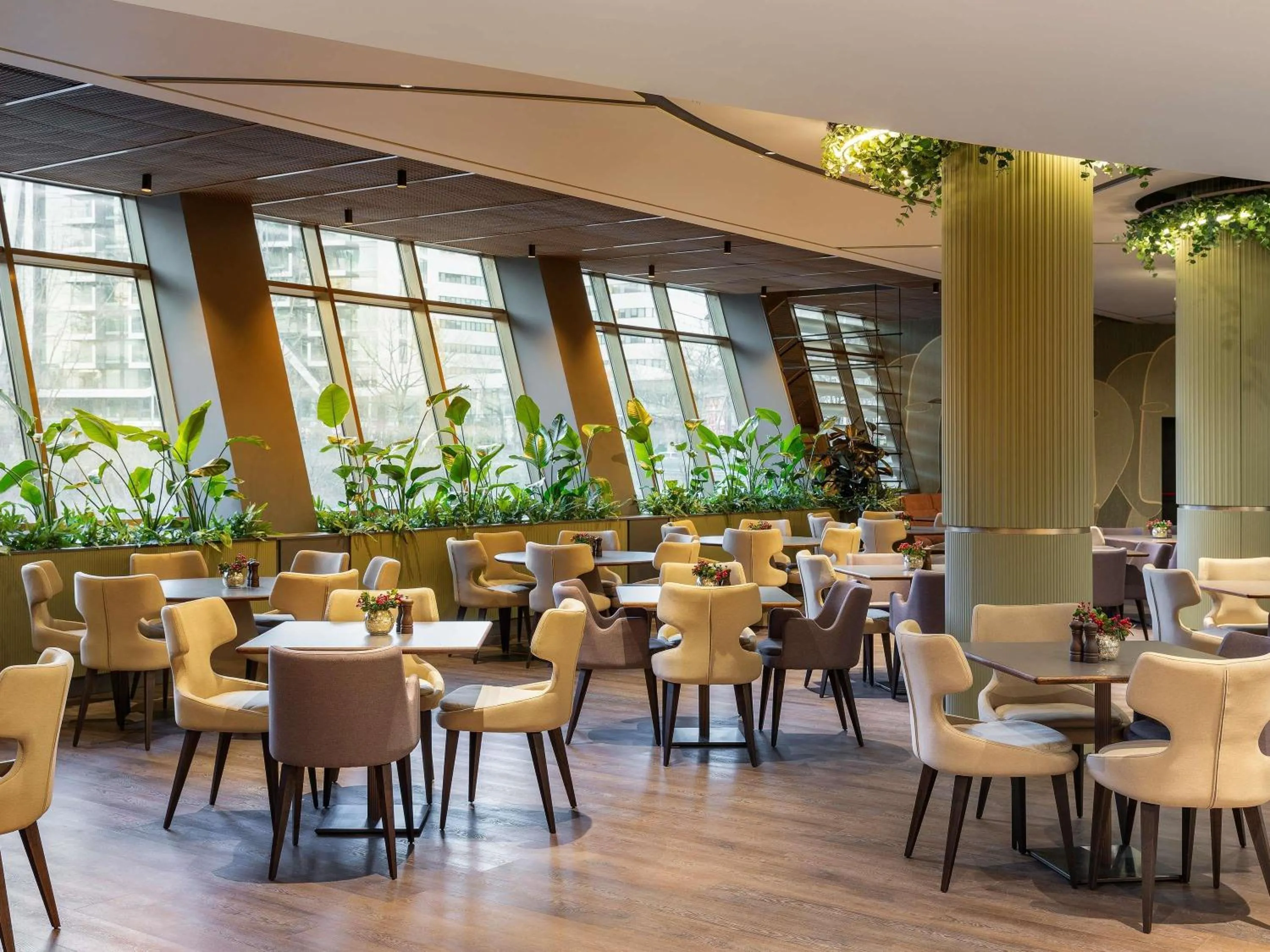 Restaurant/places to eat in Mercure Sofia City