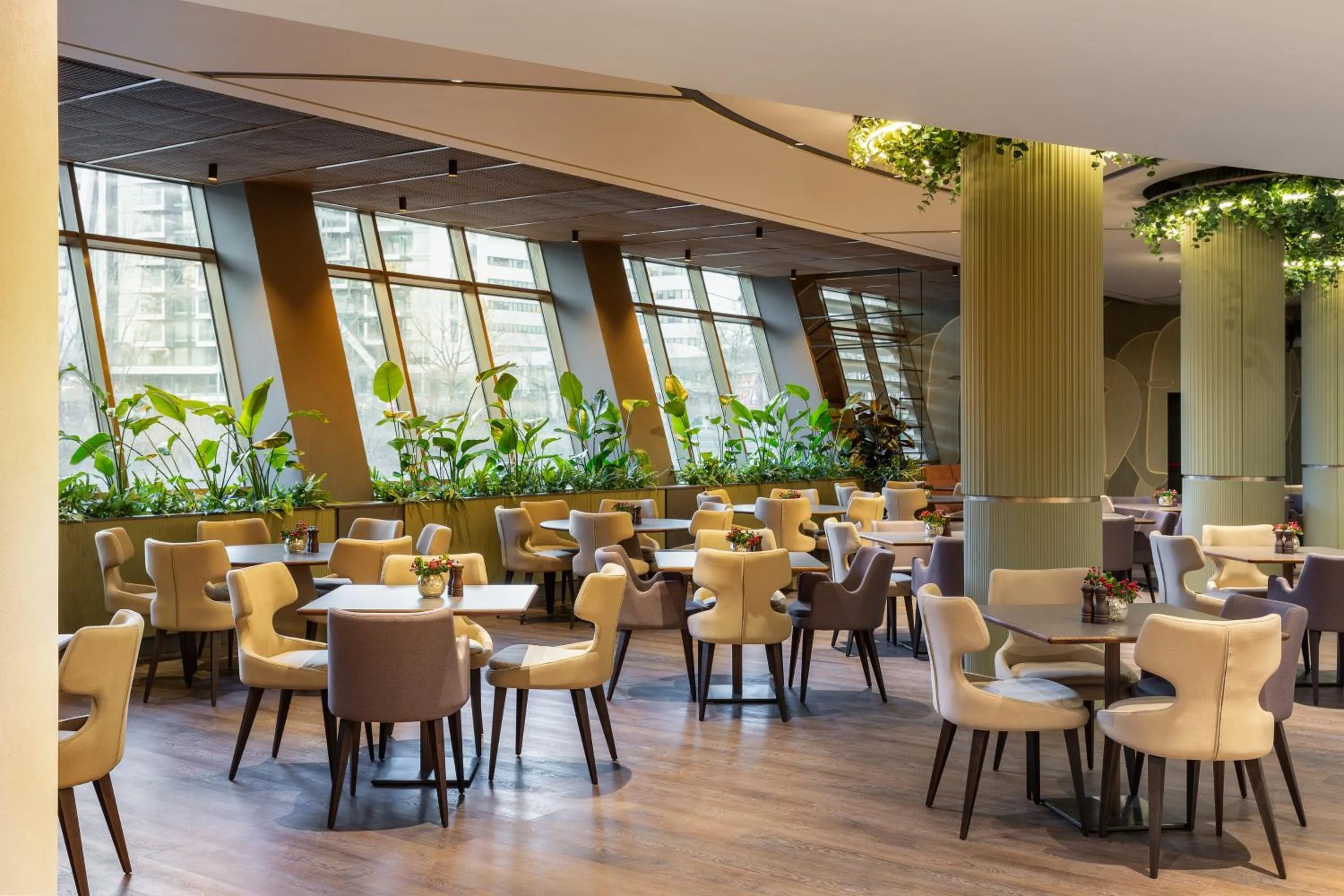 Restaurant/places to eat in Mercure Sofia City