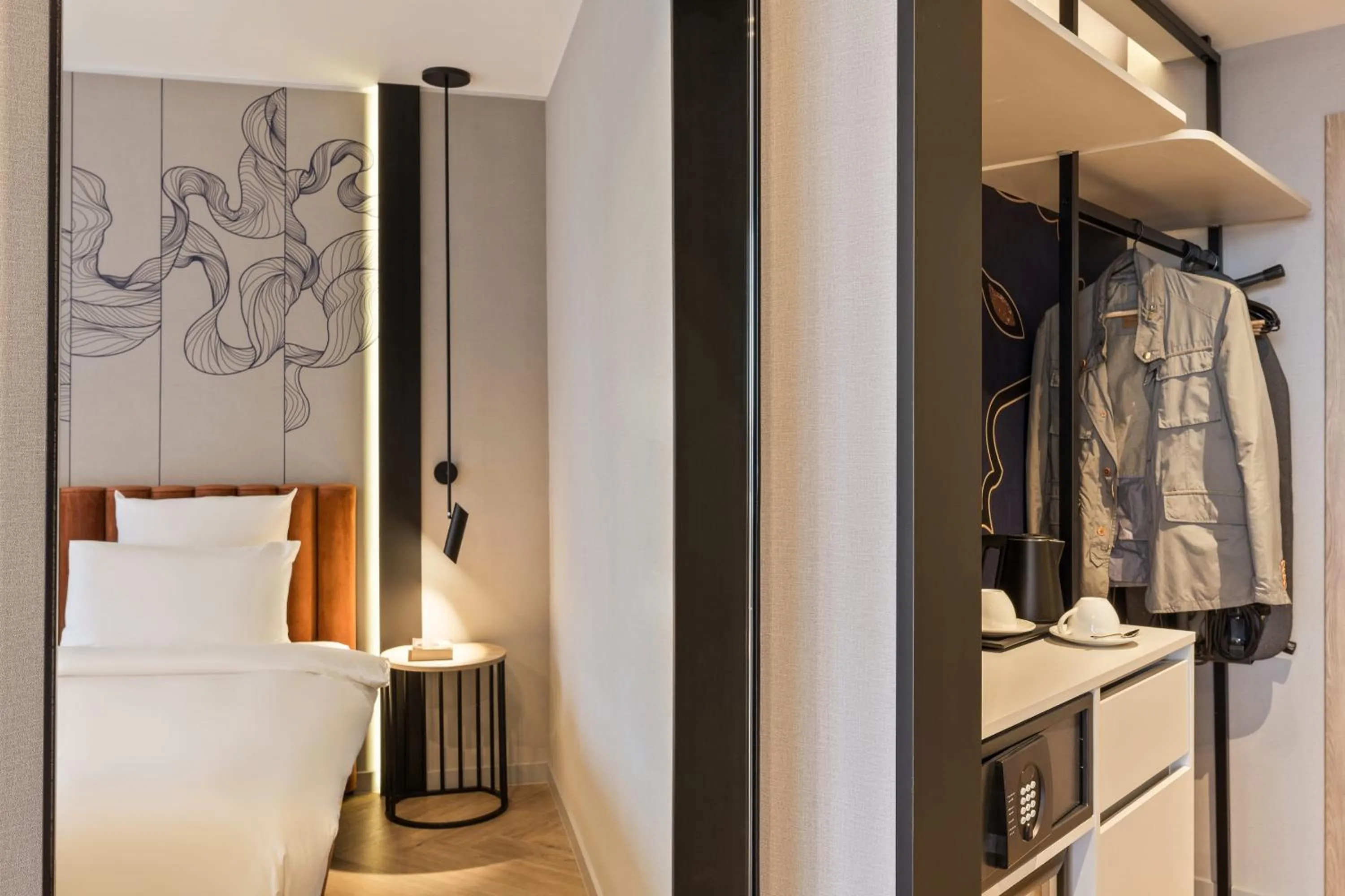 Coffee/tea facilities, Bed in Mercure Sofia City