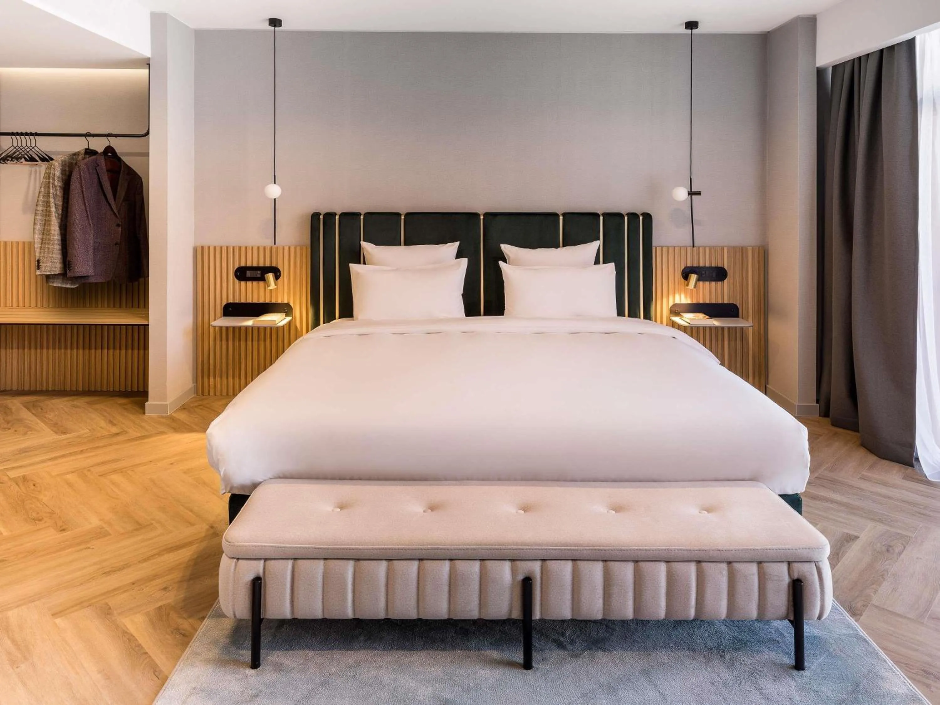 Property building, Bed in Mercure Sofia City