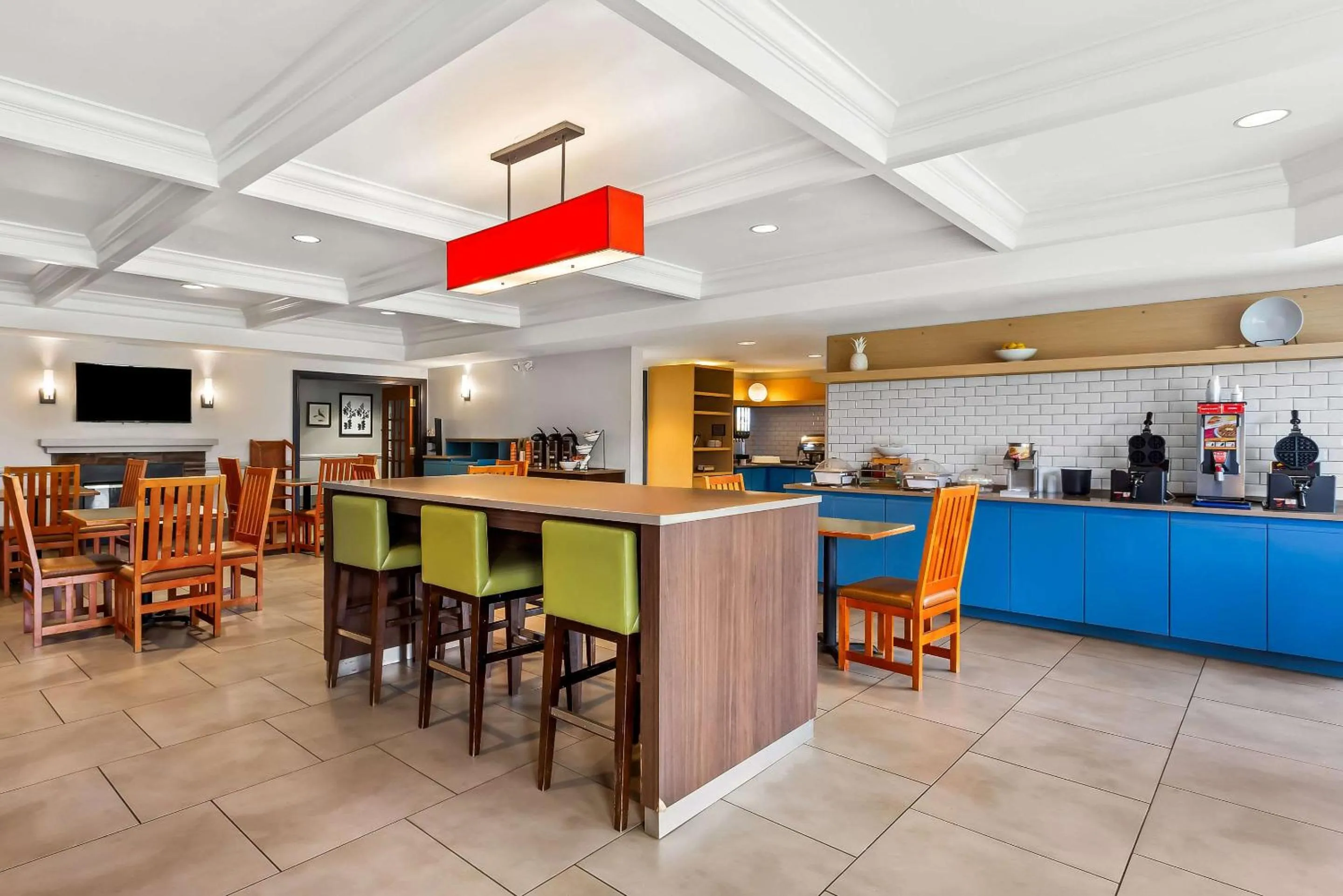 Breakfast in Country Inn & Suites by Radisson, Portage, IN