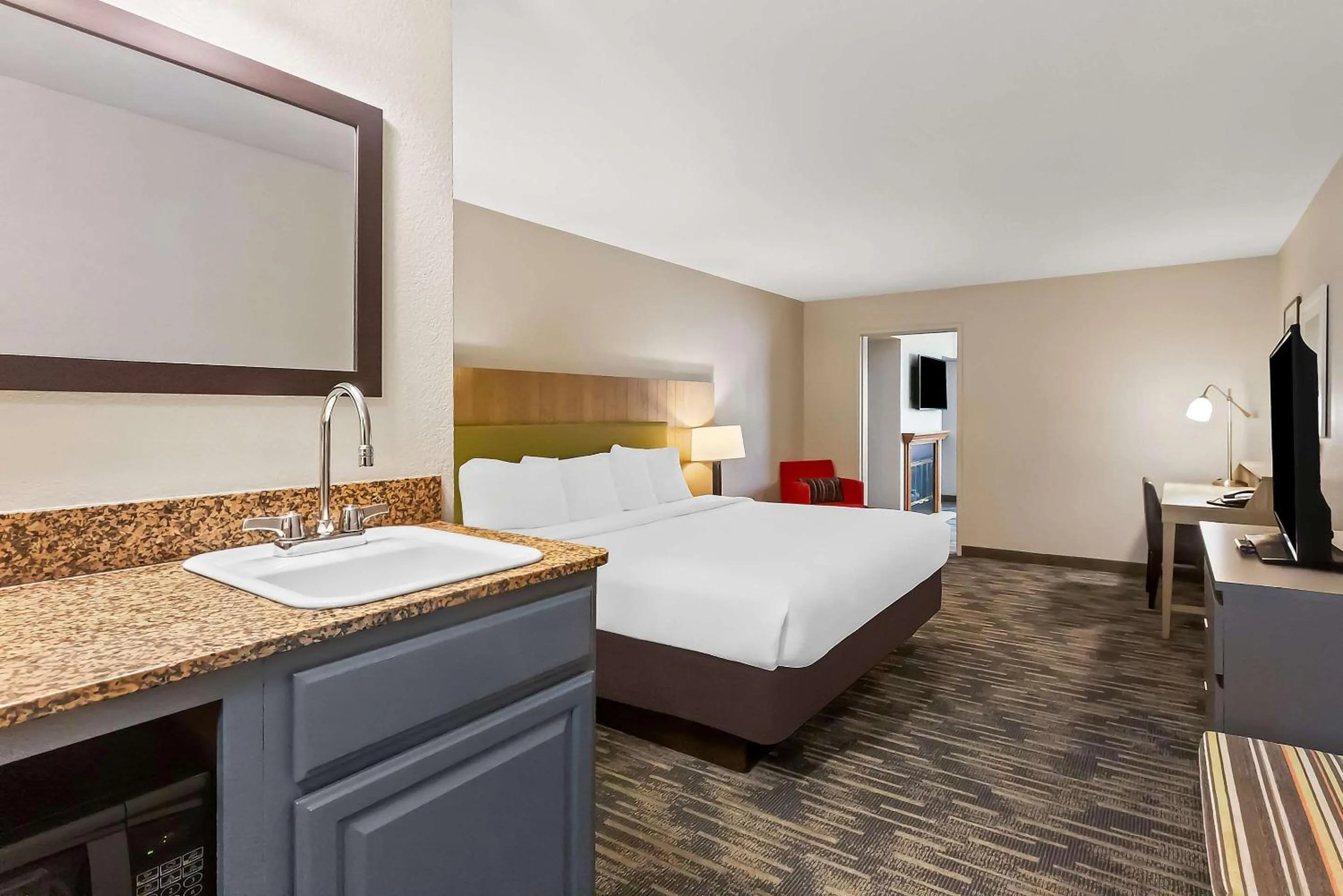 Bedroom, Bed in Country Inn & Suites by Radisson, Portage, IN