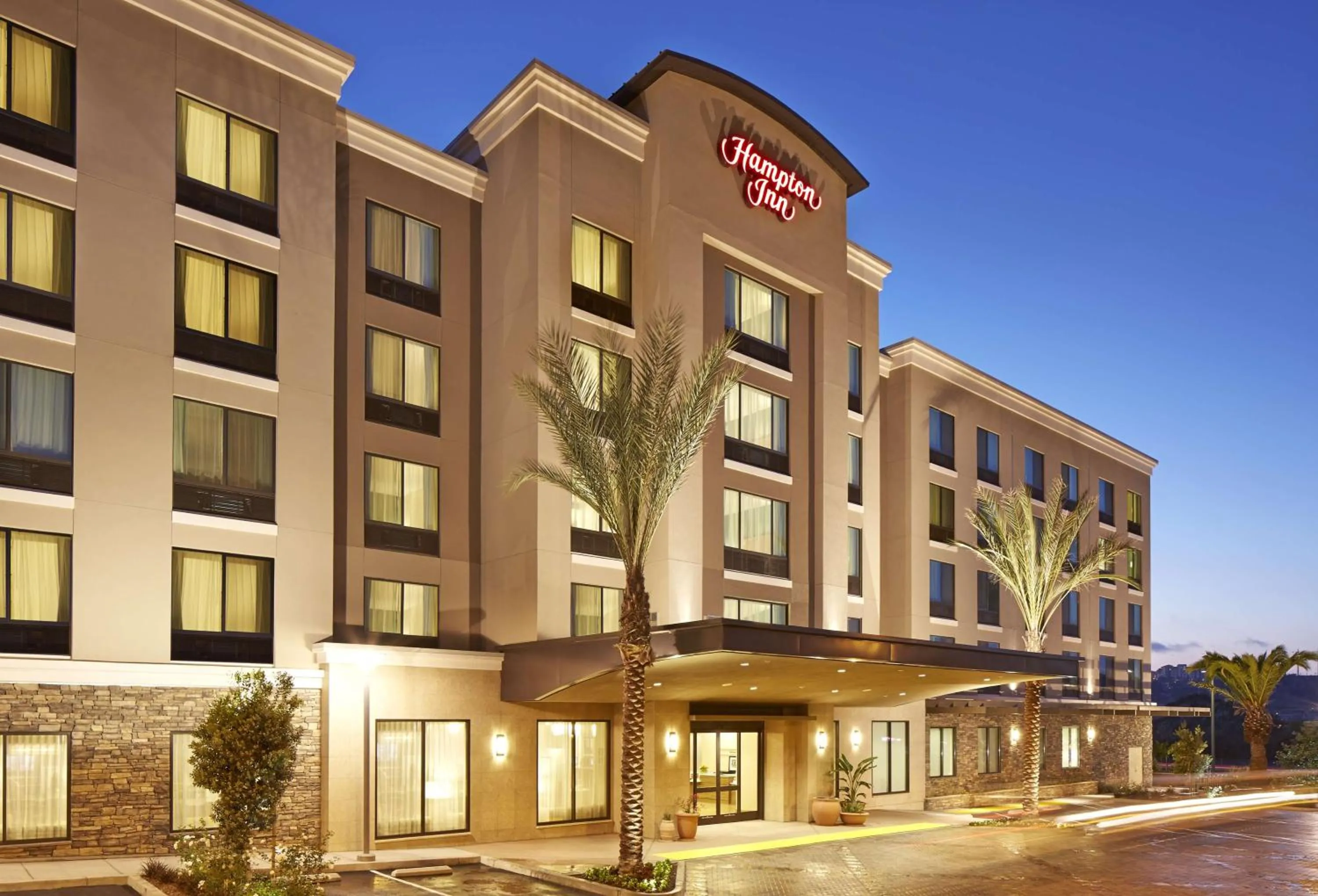 Property building in Hampton Inn San Diego Mission Valley