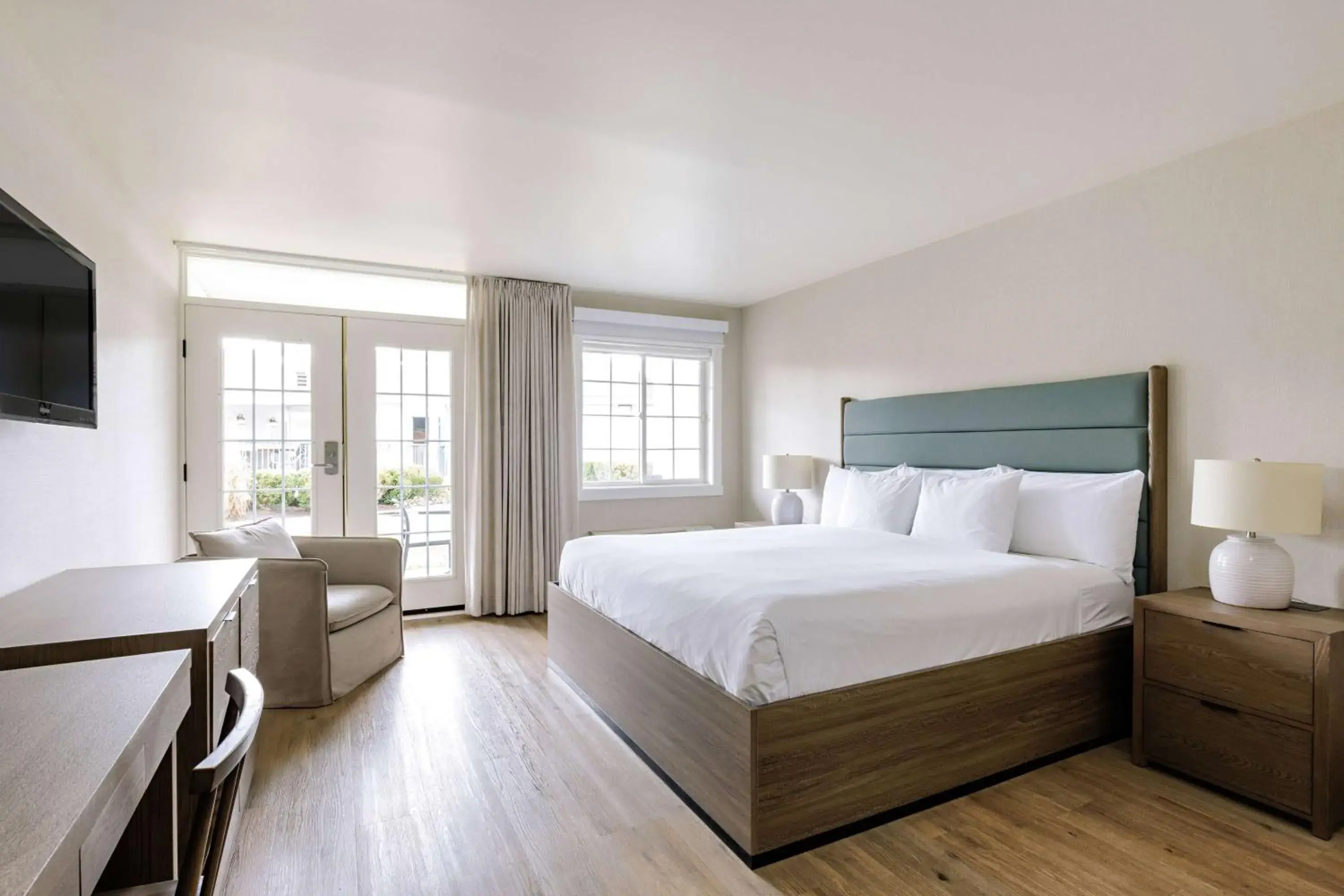 King Room with Balcony in Balcomo, a Ramada by Wyndham King Room with Balcony in Balcomo, a Ramada by Wyndham