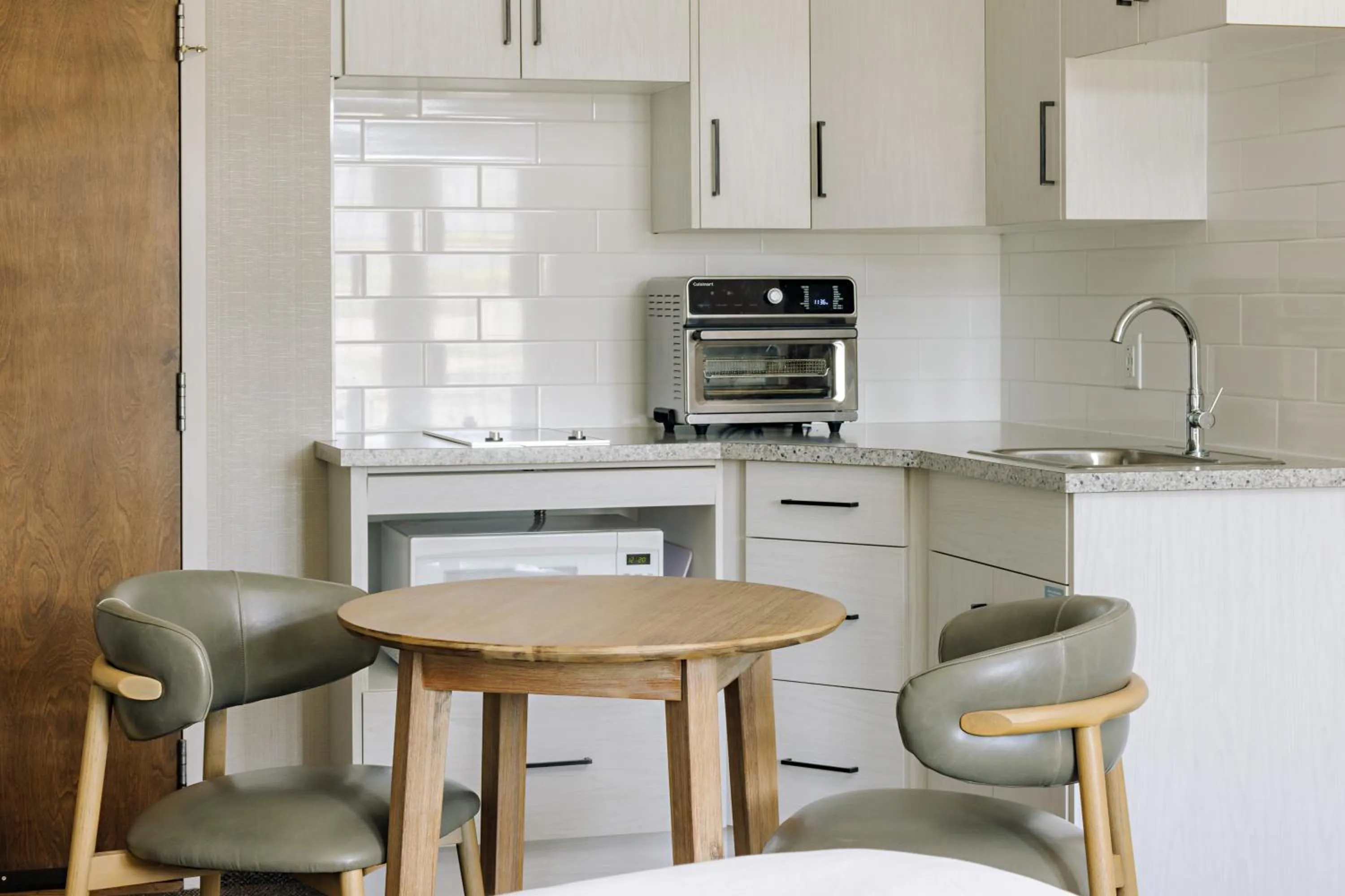 Kitchen or kitchenette in Balcomo, a Ramada by Wyndham