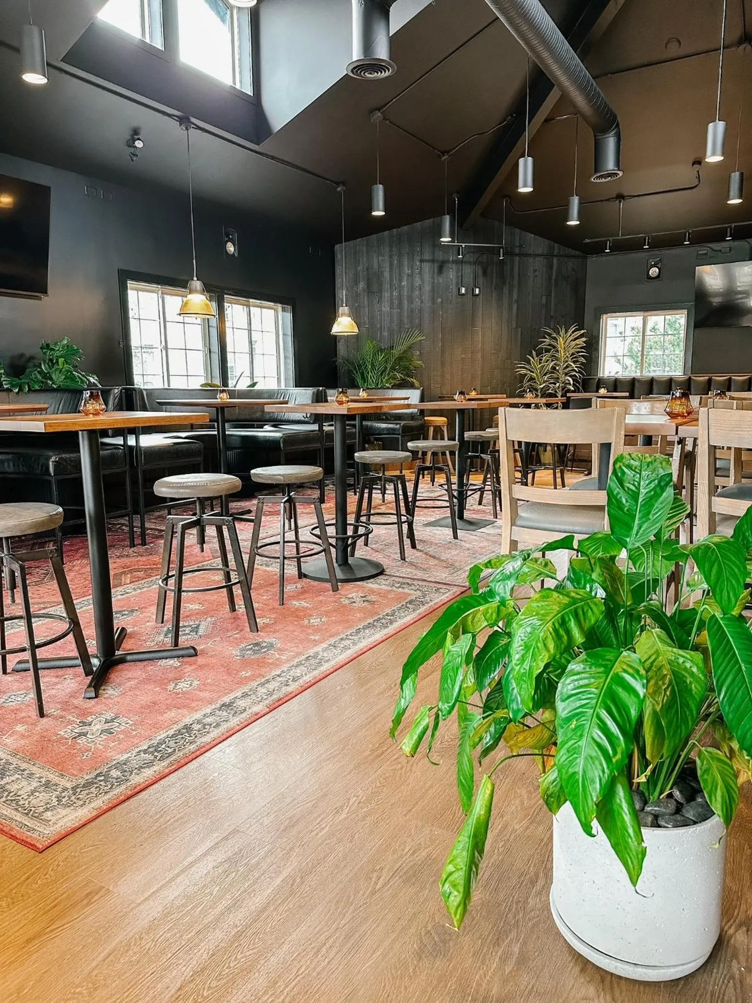 Restaurant/places to eat in Balcomo, a Ramada by Wyndham