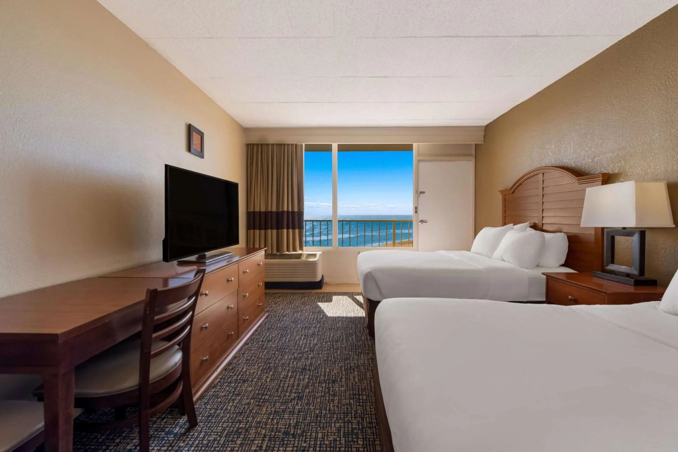 Bedroom, Bed in Comfort Inn South Oceanfront